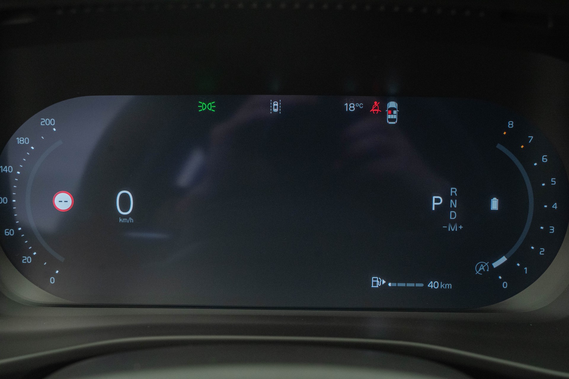 VOLVO XC40 2.0 B3 MH Plus Dark-image-12
