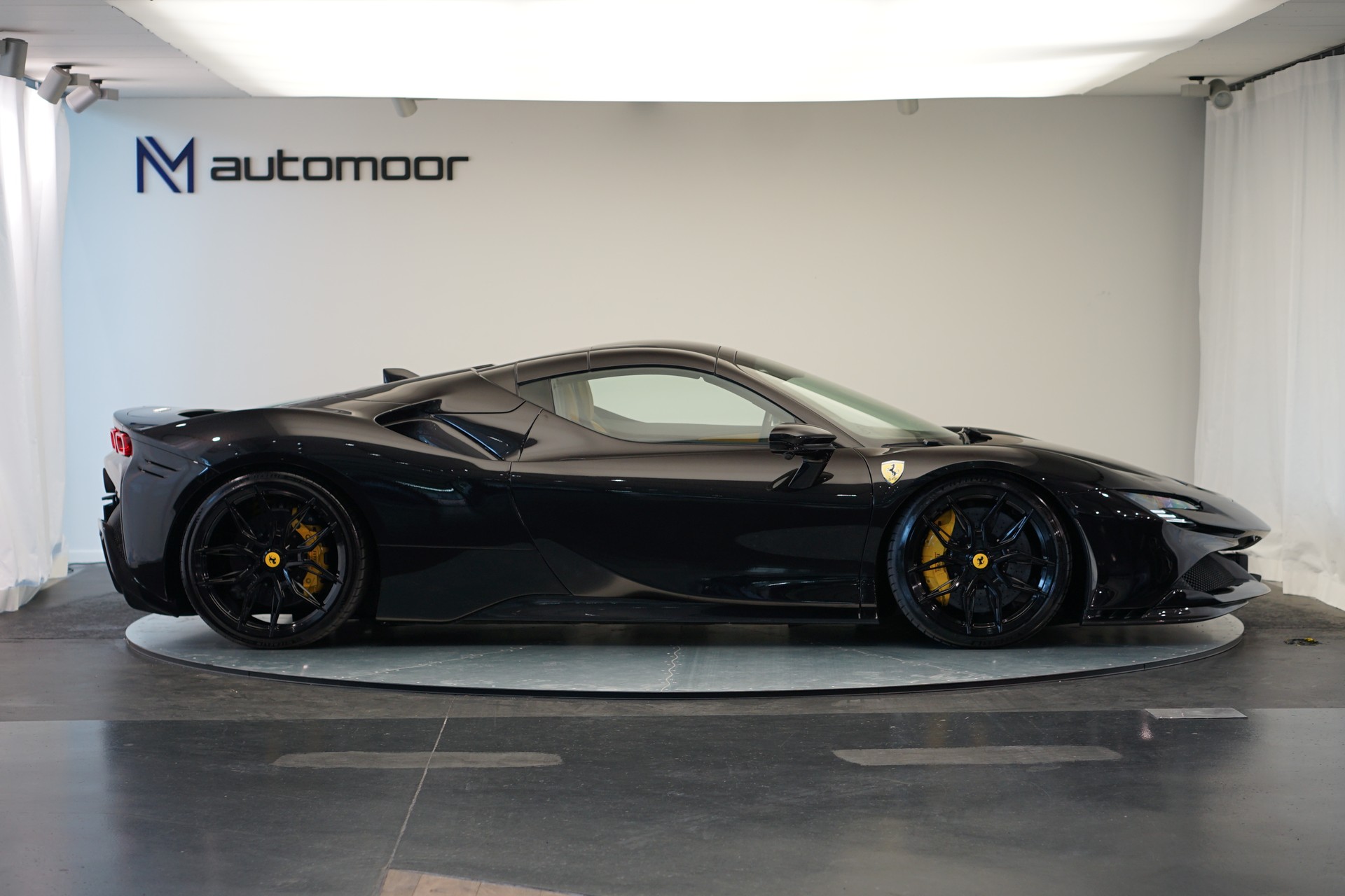 FERRARI SF90 Spider *Novitec* *Daytona* *Carbon* *Nero Daytona*-image-9