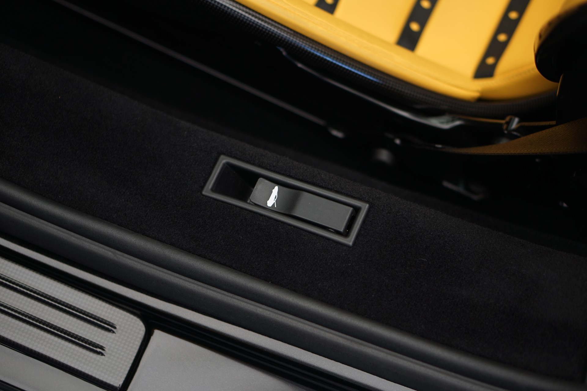 FERRARI SF90 Spider *Novitec* *Daytona* *Carbon* *Nero Daytona*-image-19