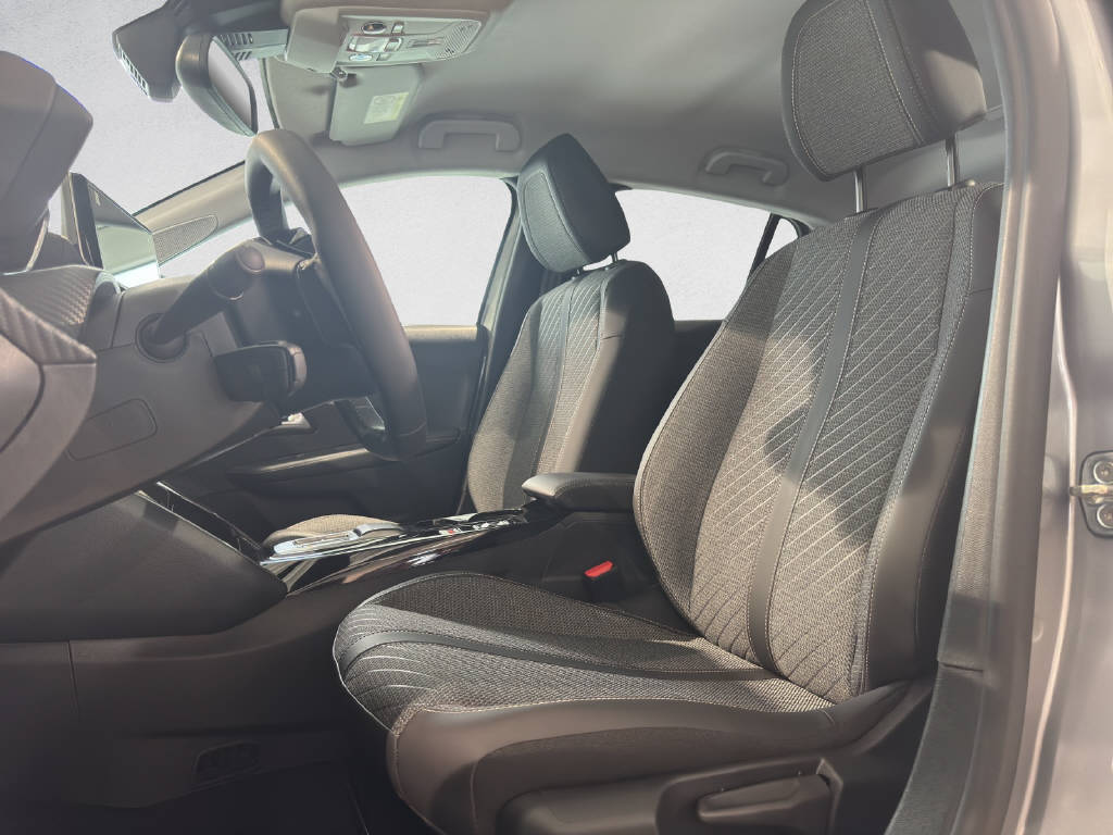 PEUGEOT 208 1.2 Hybrid Allure-image-9