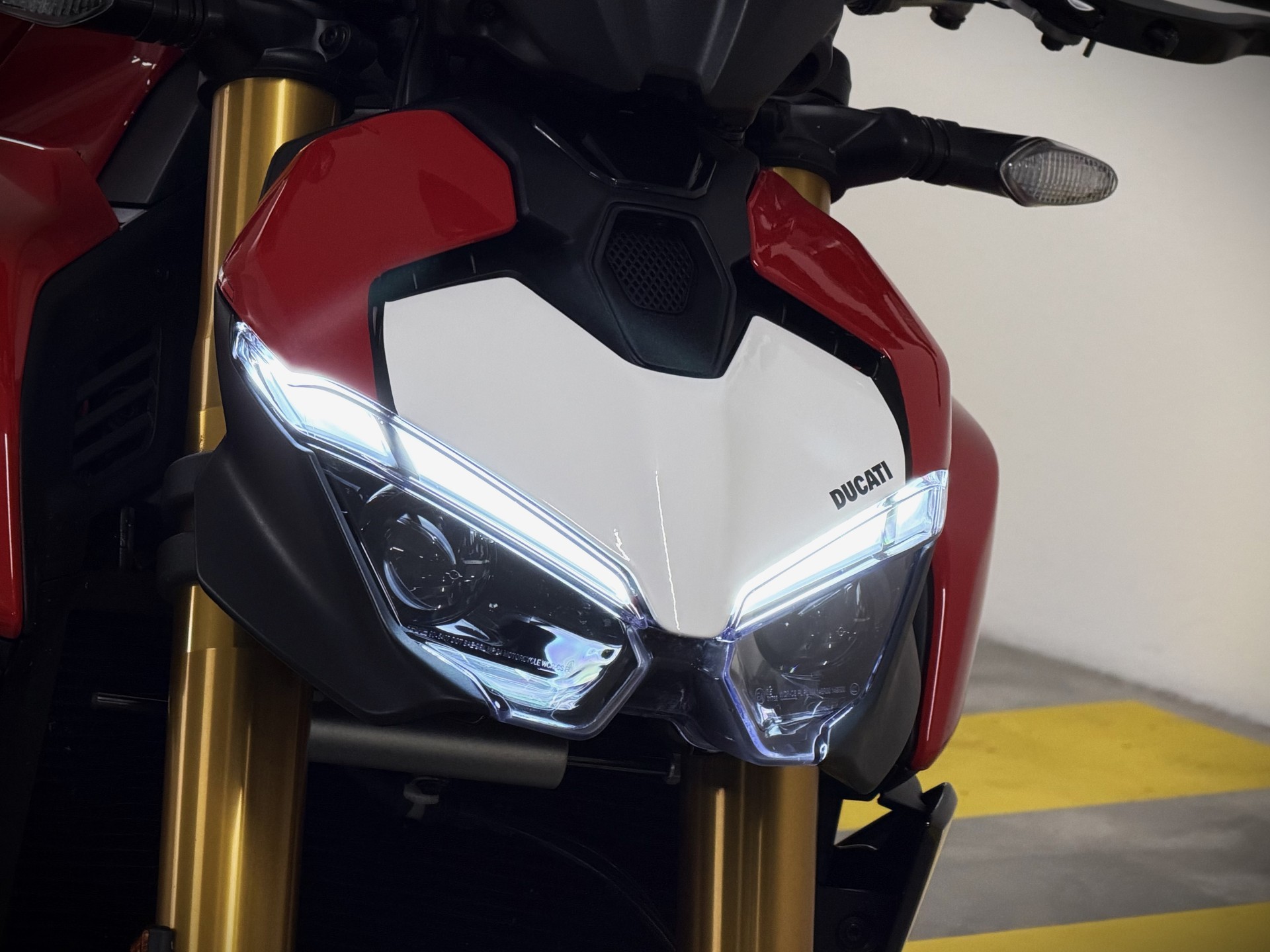 DUCATI Streetfighter V2 S-image-11