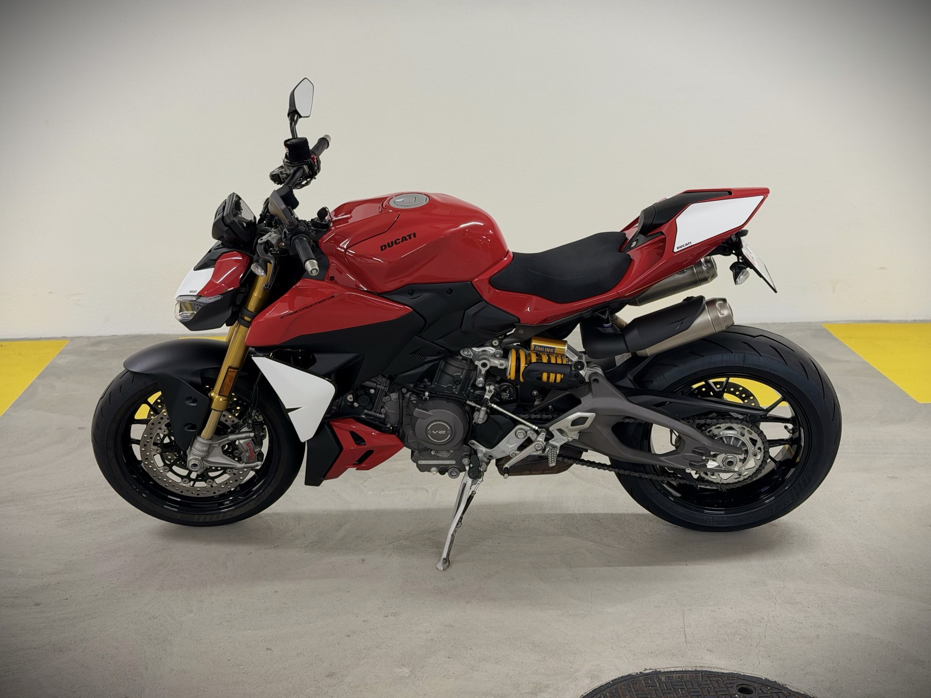 DUCATI Streetfighter V2 S-image-2