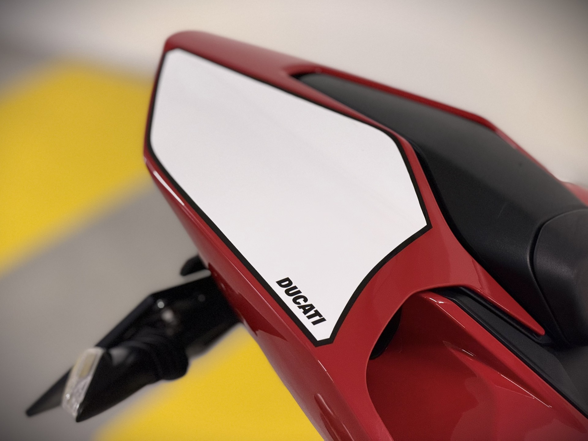 DUCATI Streetfighter V2 S-image-10