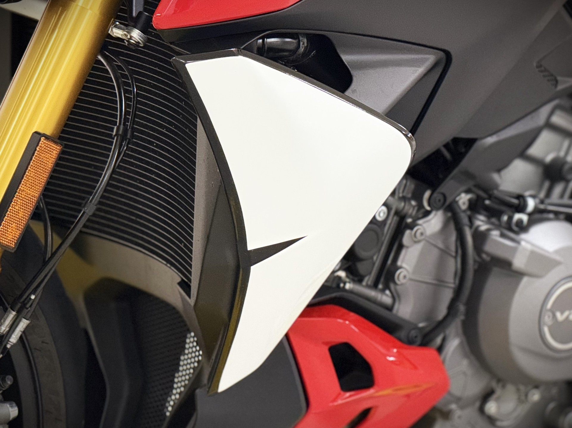 DUCATI Streetfighter V2 S-image-12