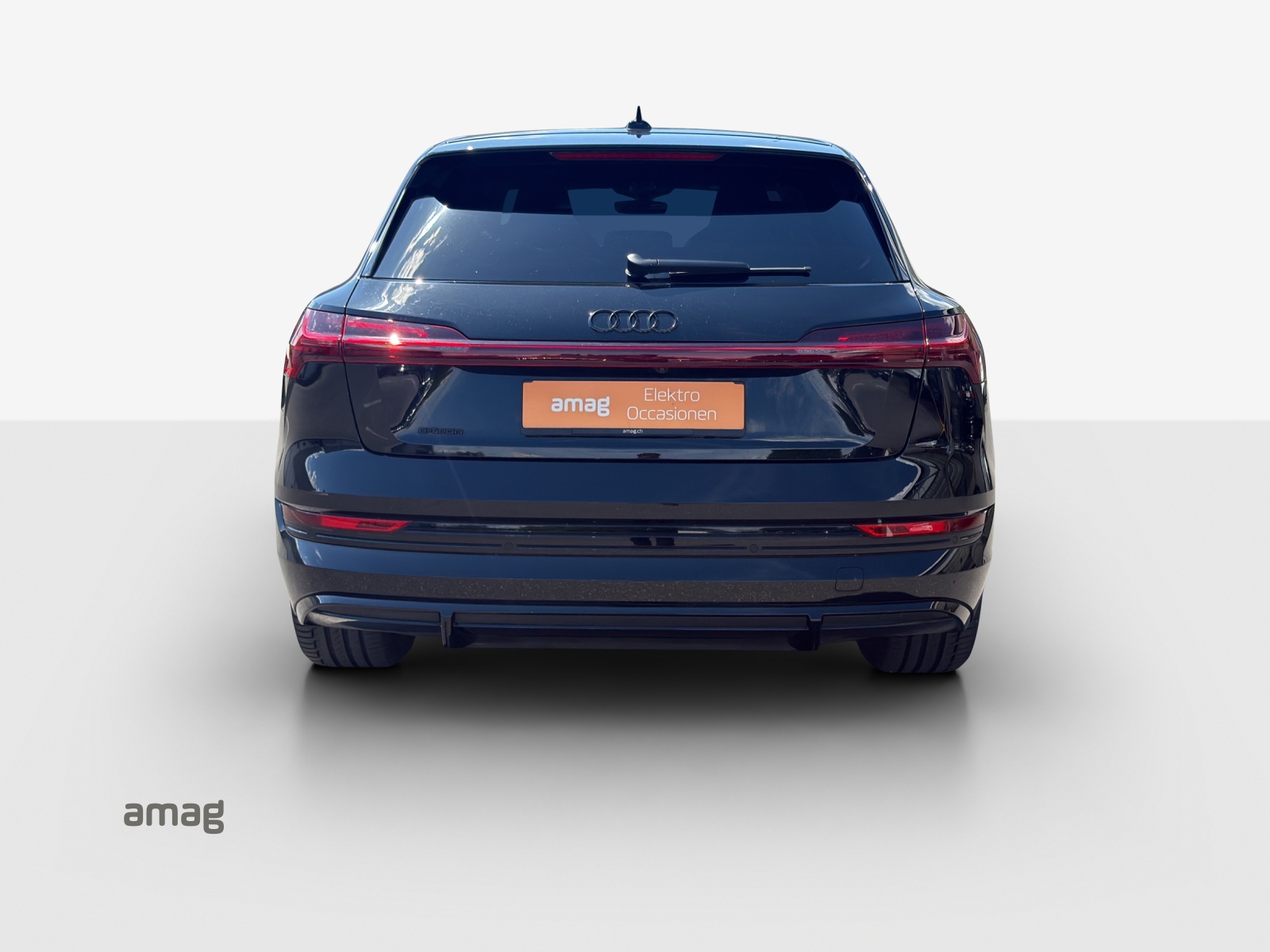 AUDI e-tron 55 S Line Black Edition quattro-showroom-element-3