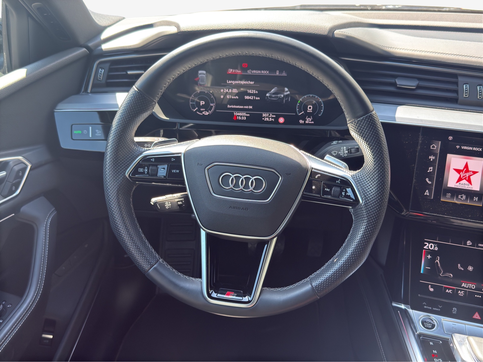 AUDI e-tron 55 S Line Black Edition quattro-image-9
