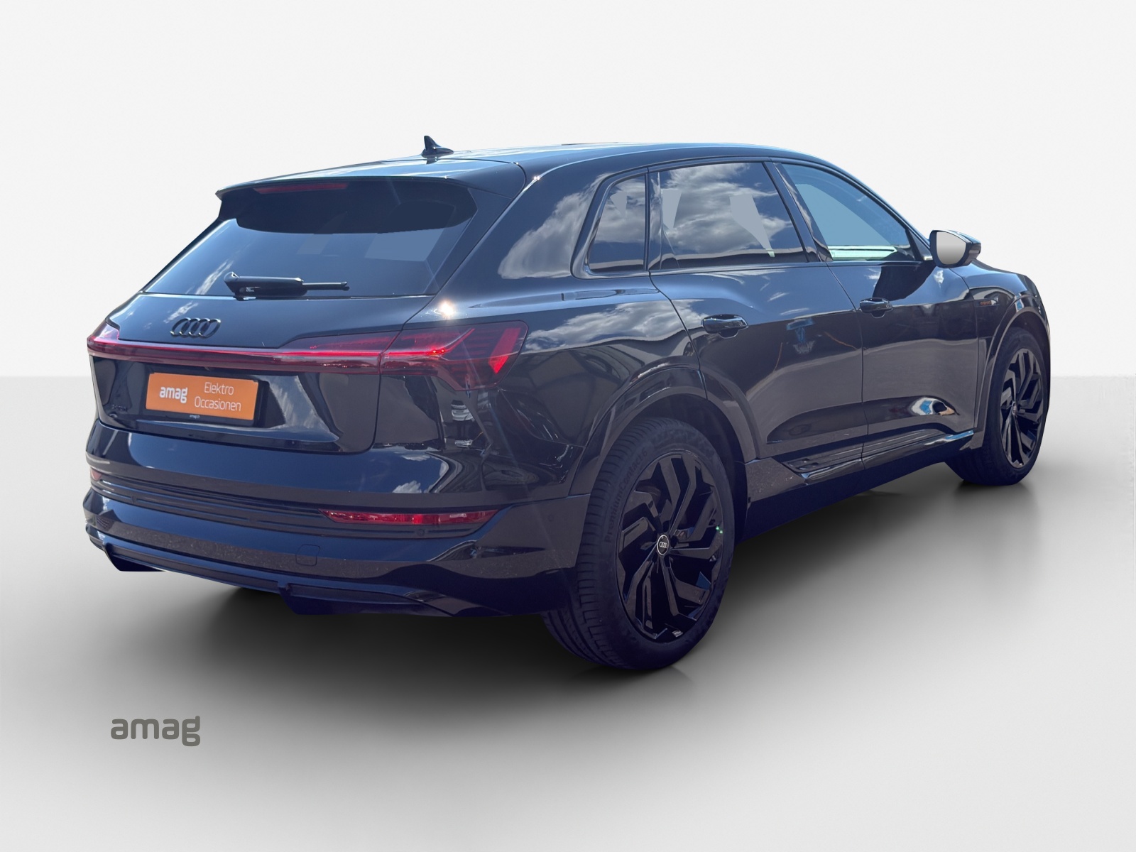 AUDI e-tron 55 S Line Black Edition quattro-image-4