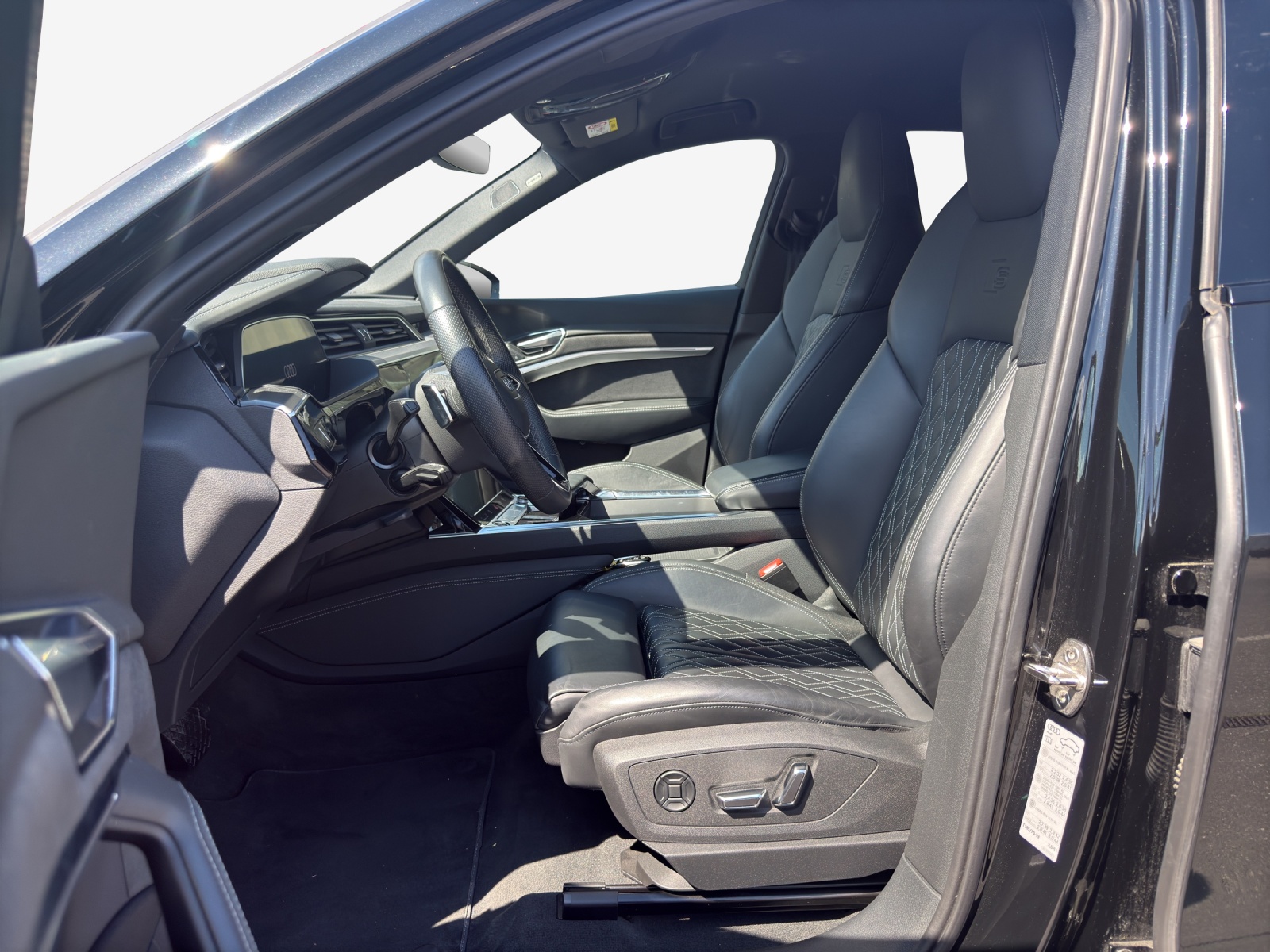 AUDI e-tron 55 S Line Black Edition quattro-image-7