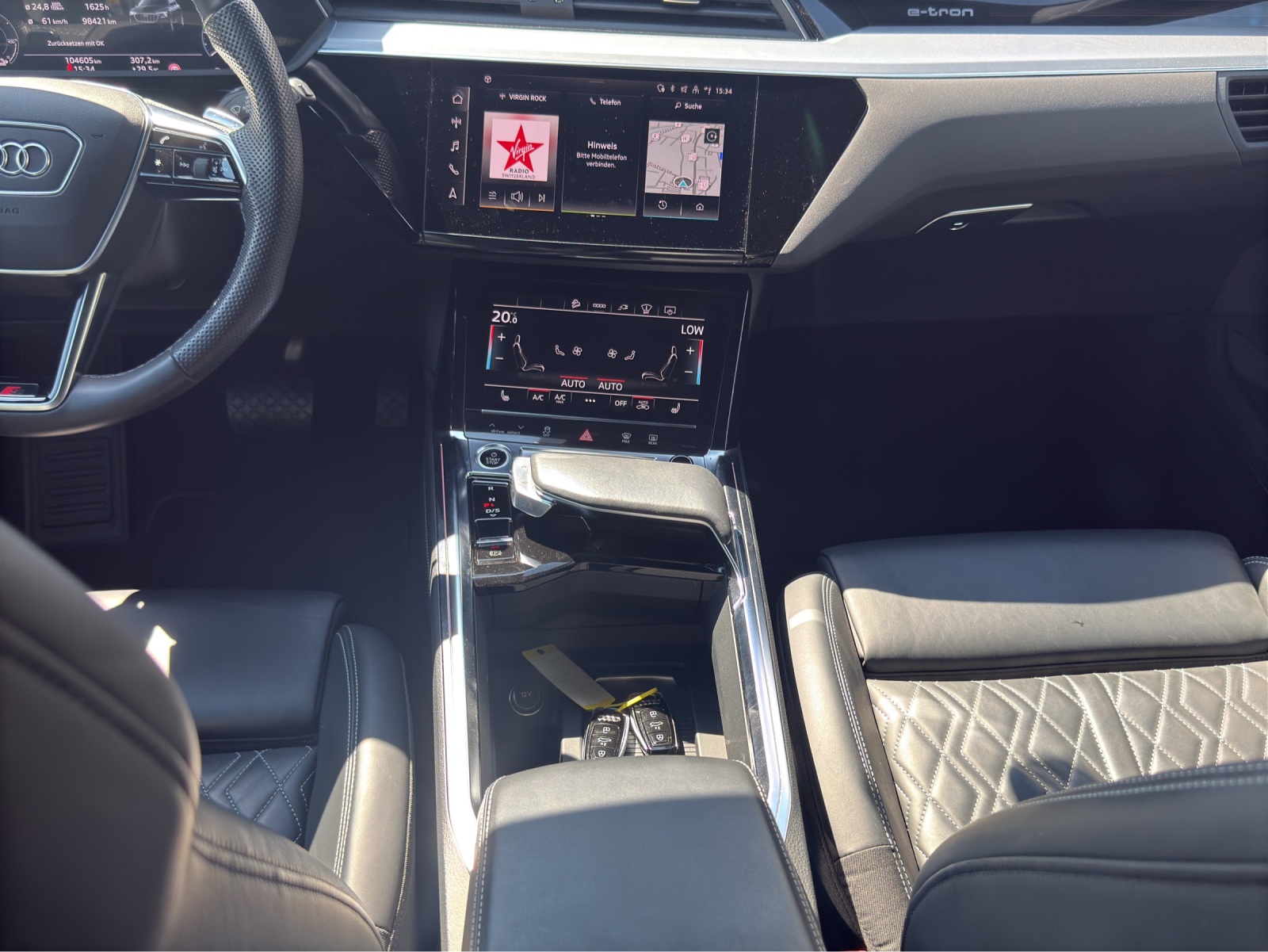 AUDI e-tron 55 S Line Black Edition quattro-image-10