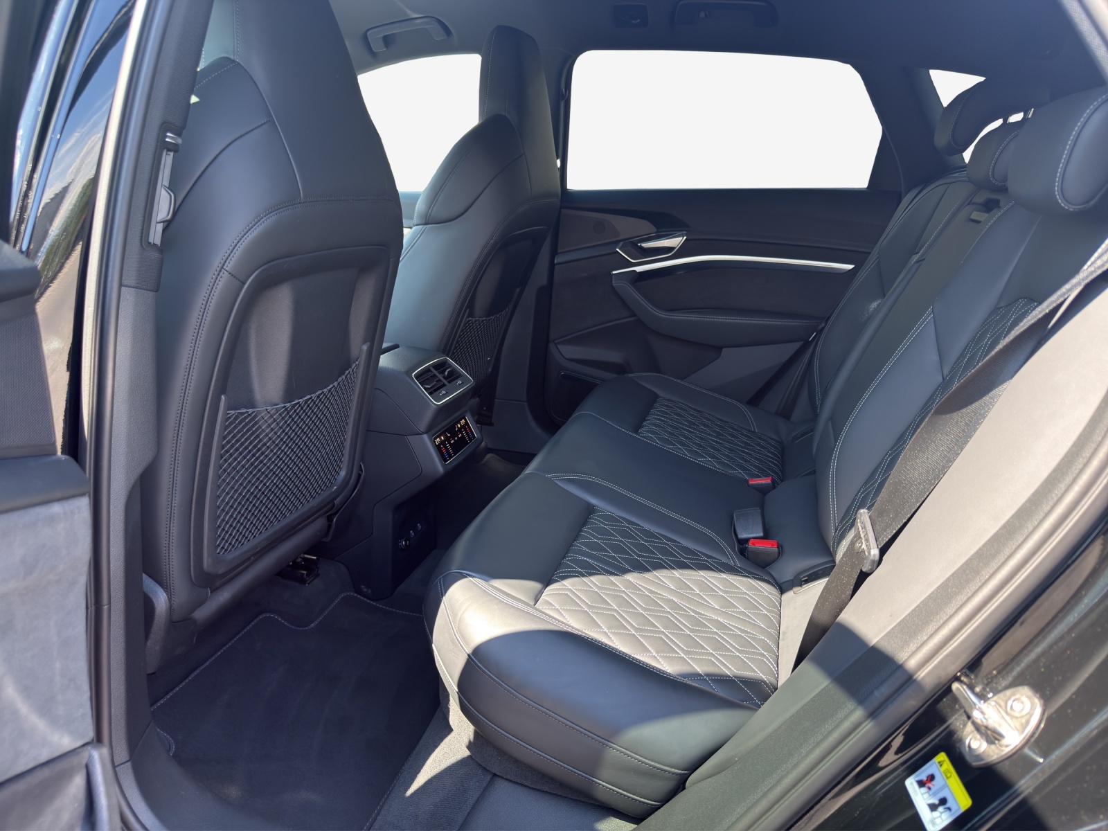AUDI e-tron 55 S Line Black Edition quattro-image-11