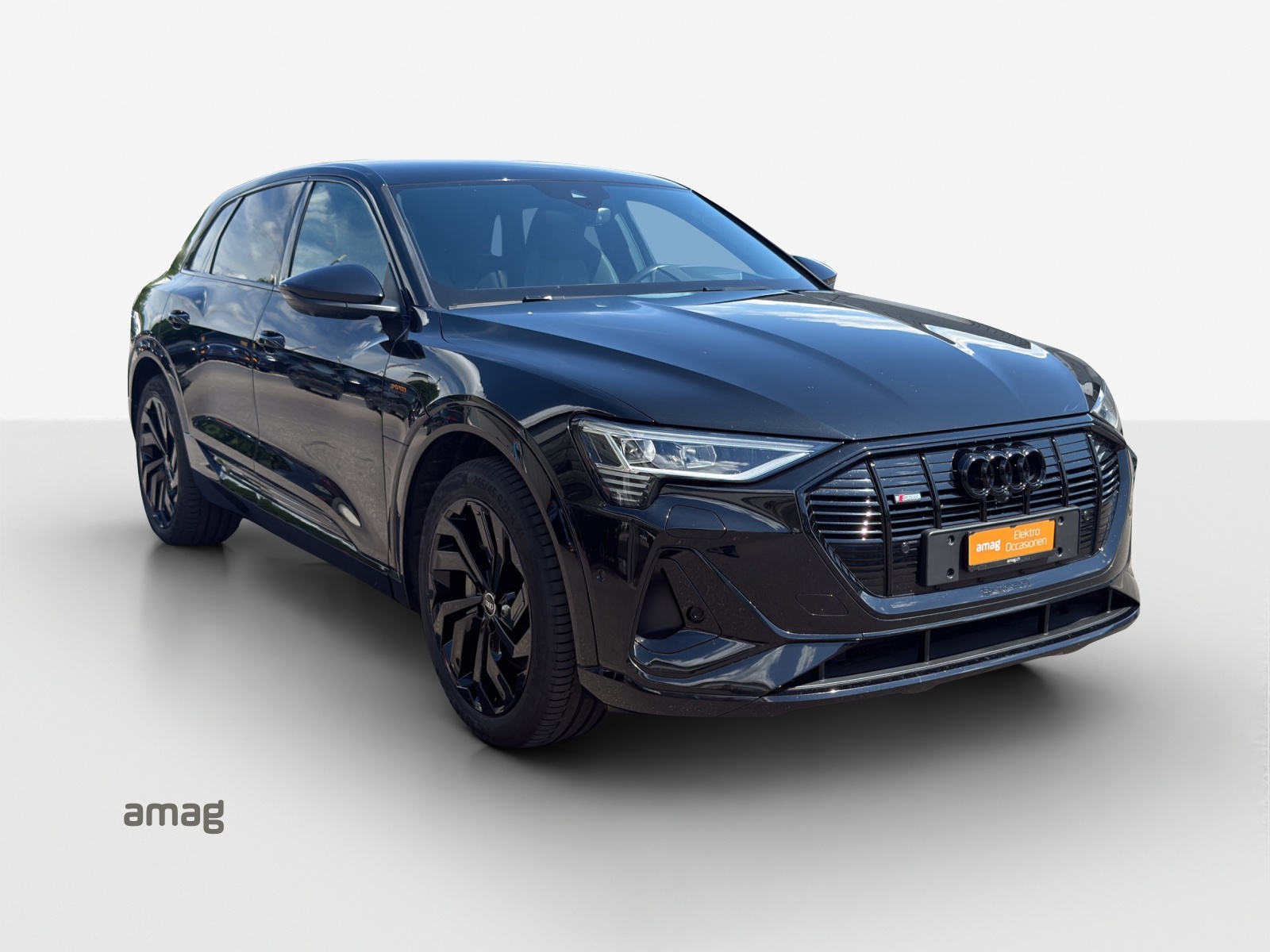 AUDI e-tron 55 S Line Black Edition quattro-image-5