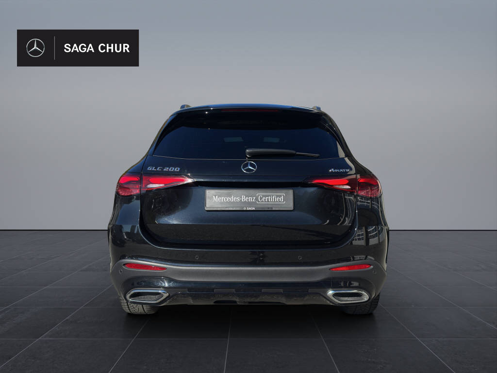 MERCEDES-BENZ GLC 200 AMG Line 4matic-image-4