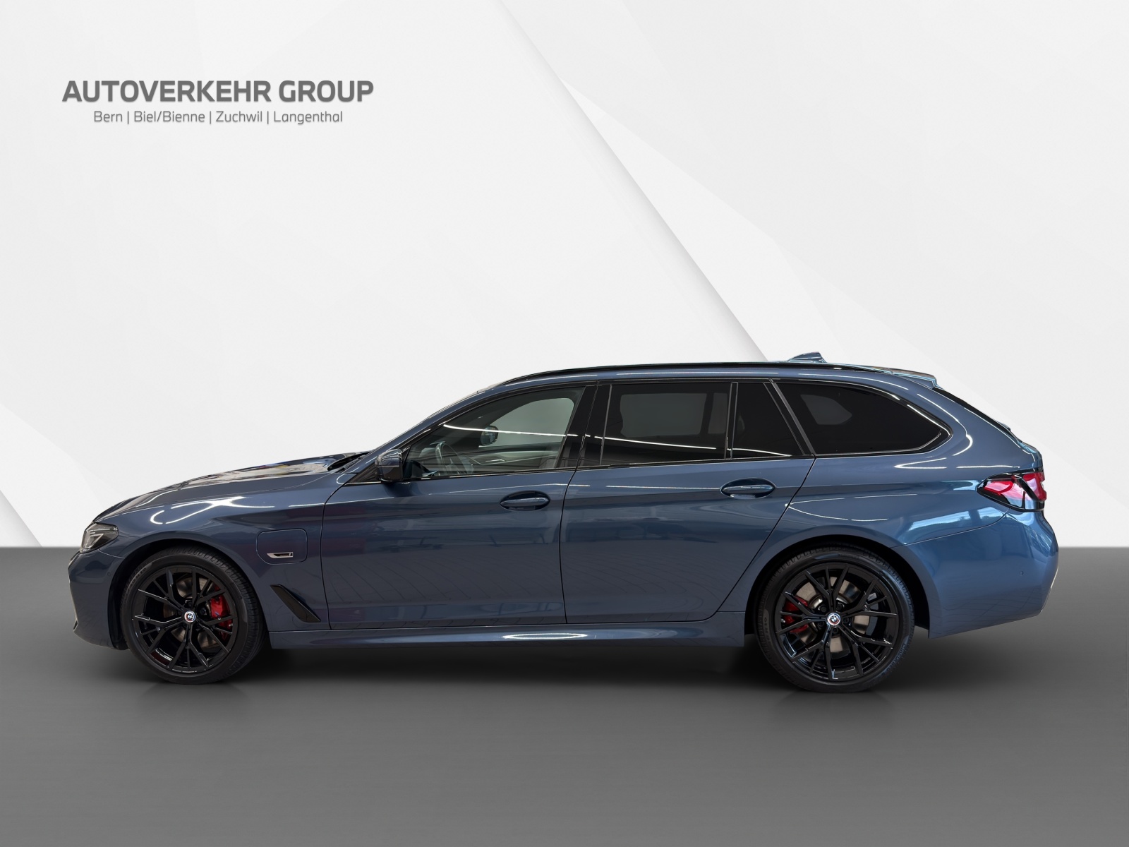 BMW 530e xDrive Touring M Sport Pro-showroom-element-2