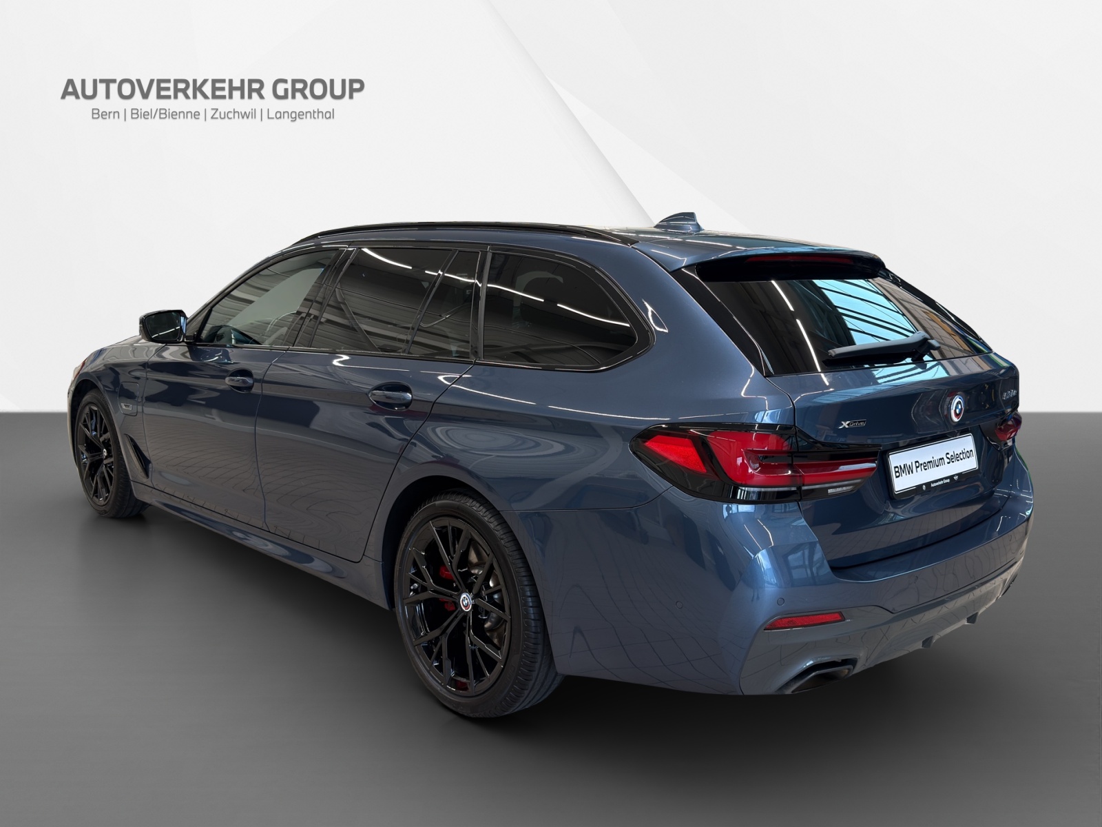 BMW 530e xDrive Touring M Sport Pro-showroom-element-3