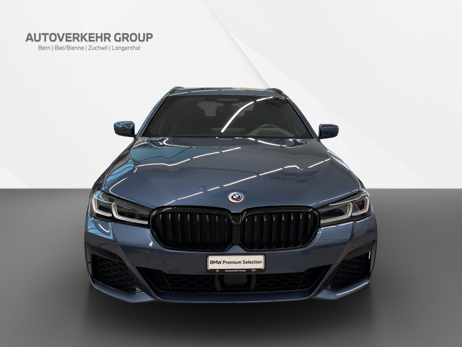 BMW 530e xDrive Touring M Sport Pro-showroom-element-1