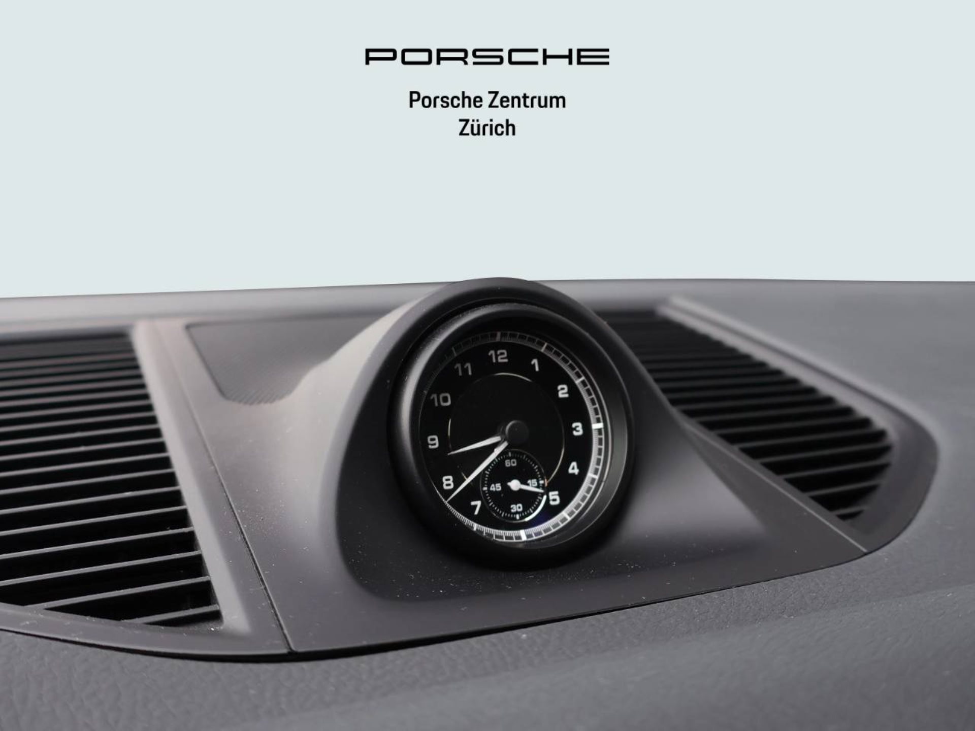 PORSCHE Macan-image-26