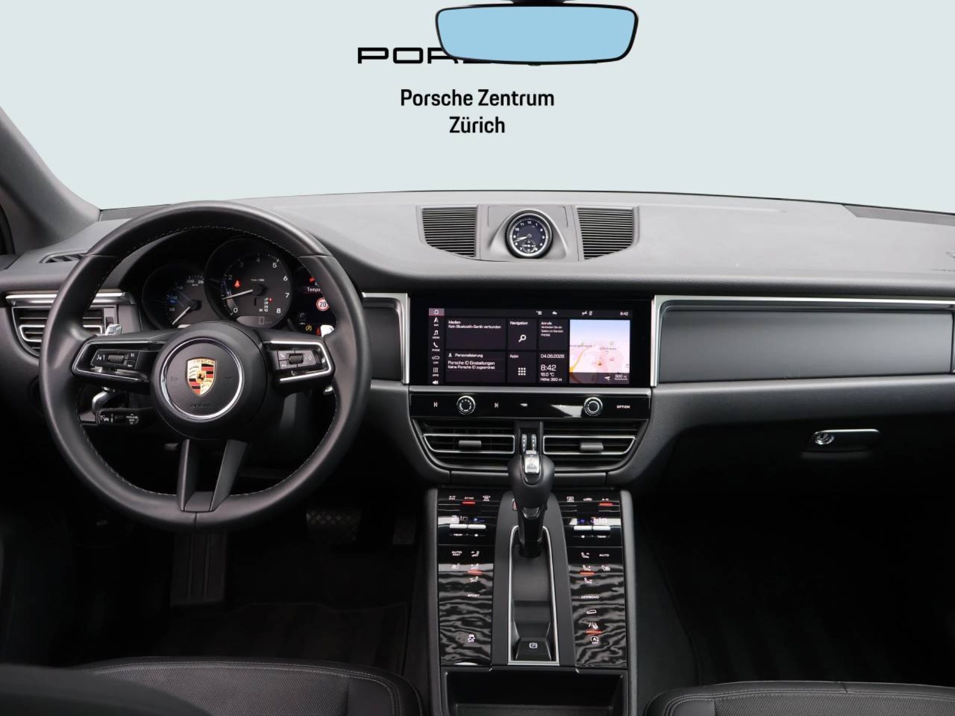 PORSCHE Macan-image-12