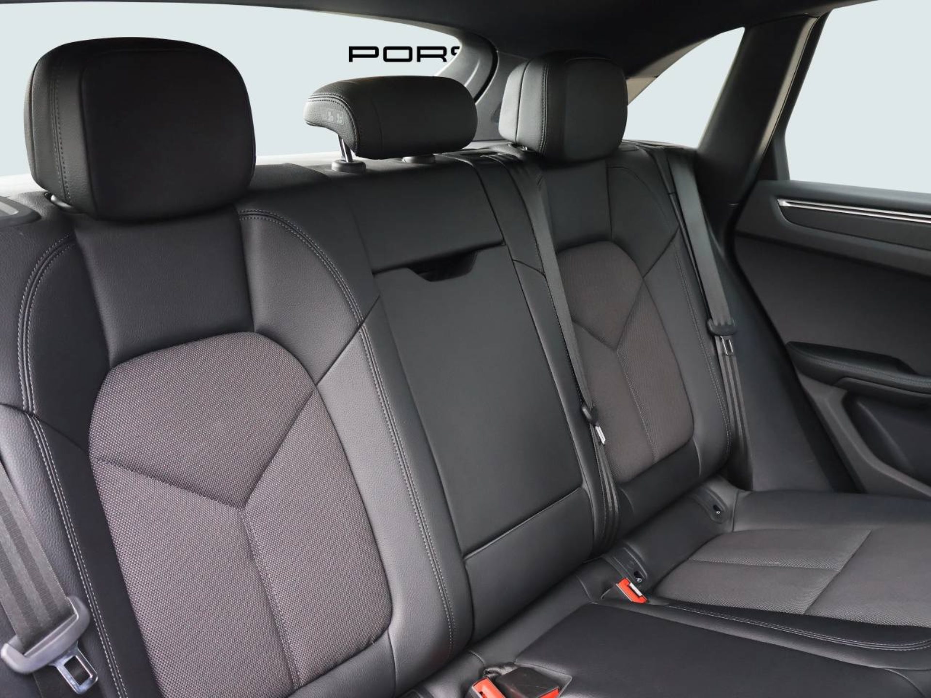 PORSCHE Macan-image-18