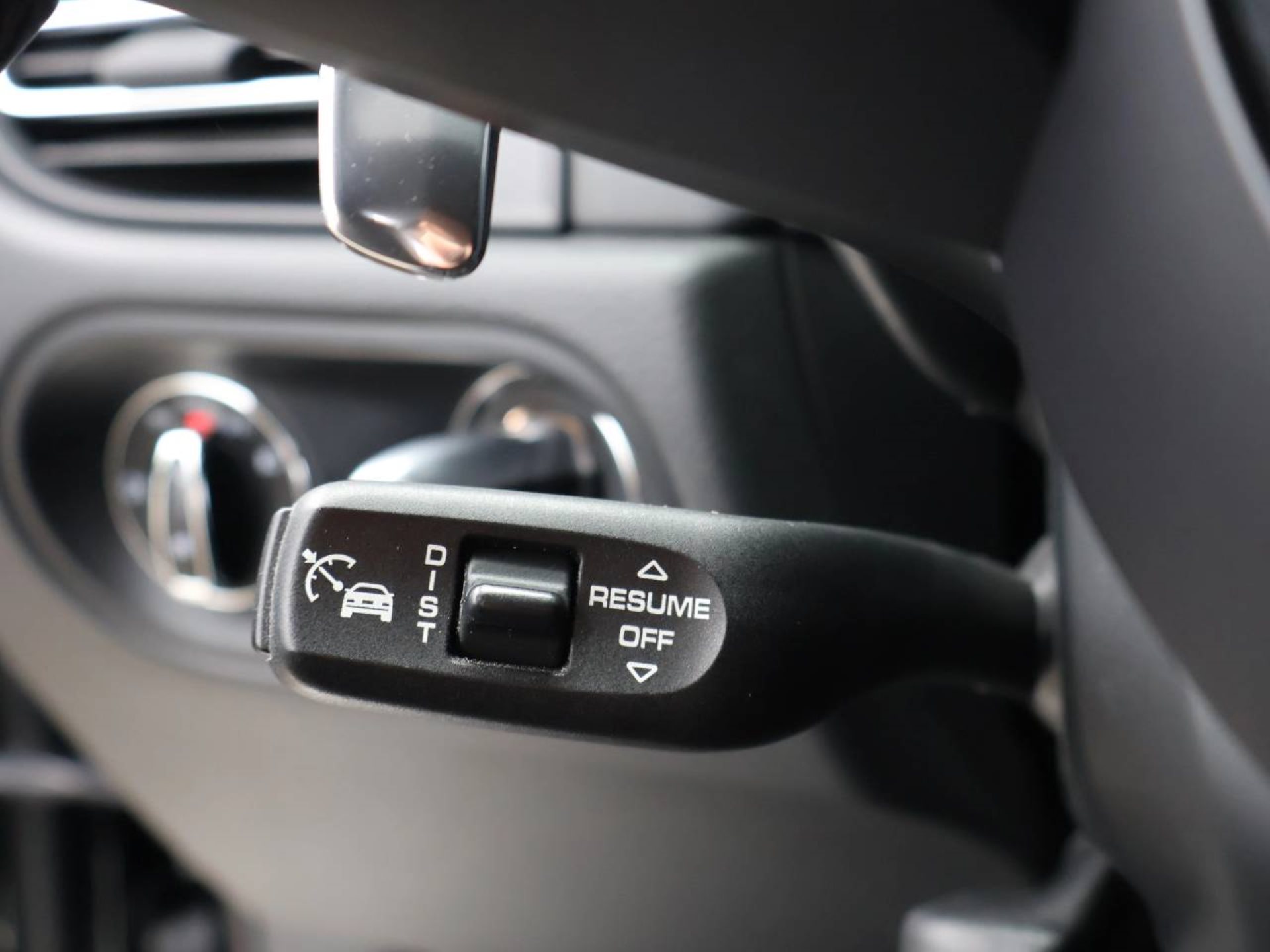 PORSCHE Macan-image-27