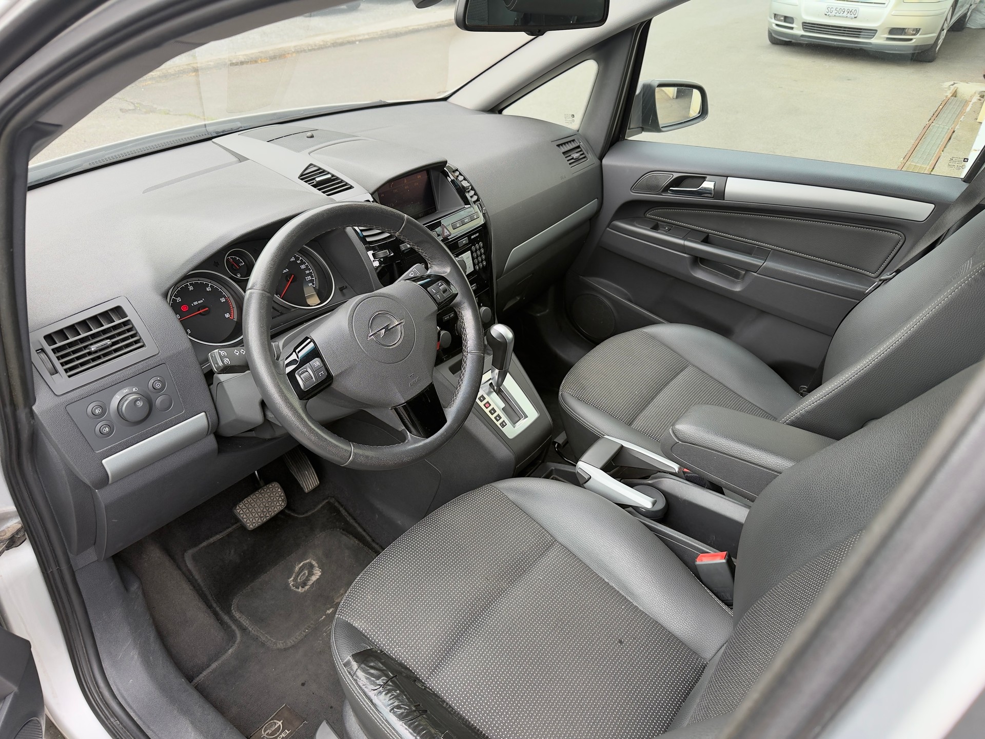 OPEL Zafira 1.9 CDTI Cosmo Automatic-image-9