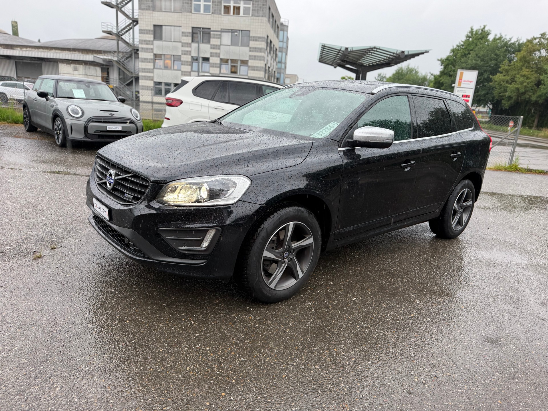 VOLVO XC60 D5 AWD Kinetic R-Design Geartronic-image-19