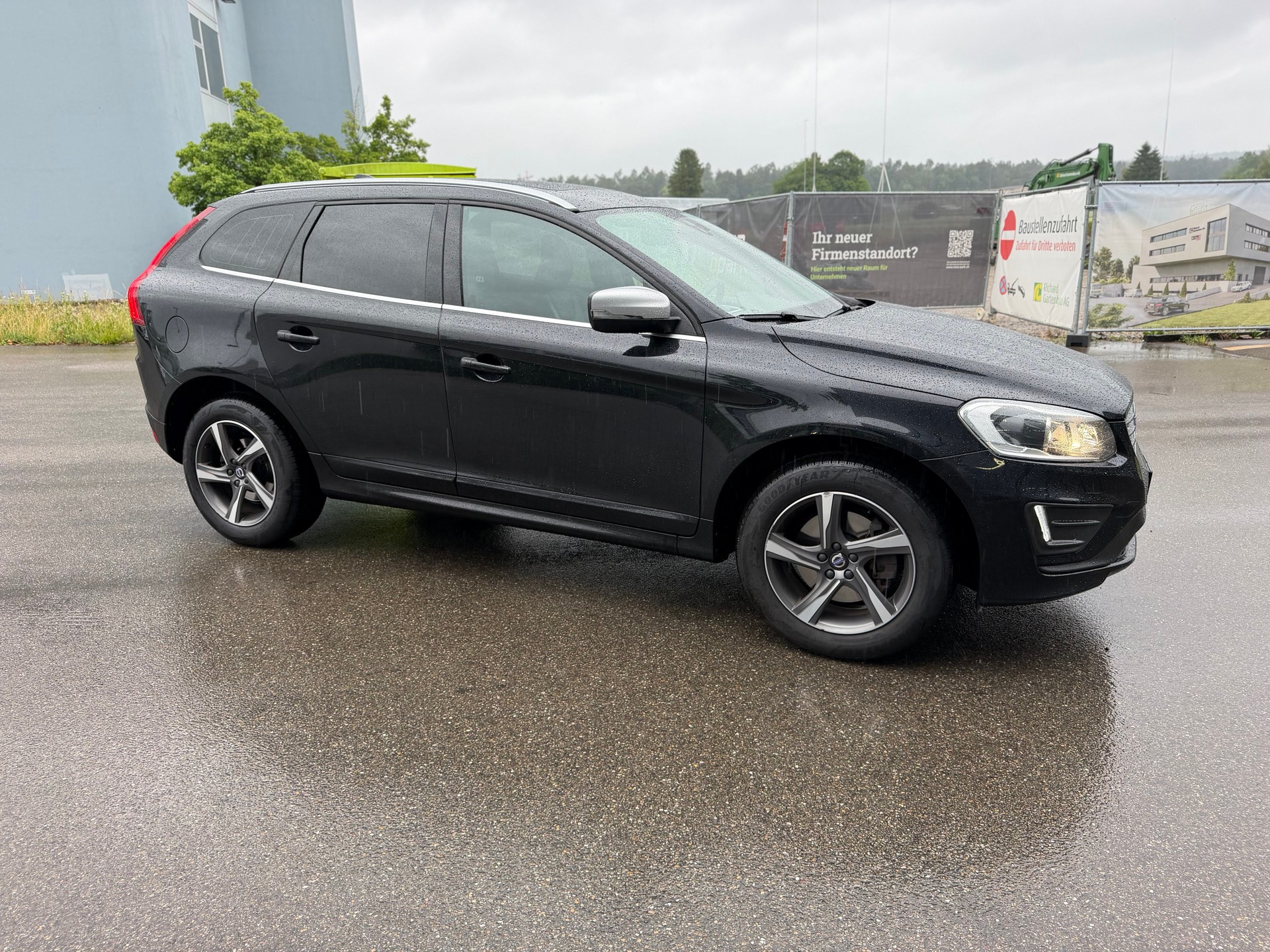 VOLVO XC60 D5 AWD Kinetic R-Design Geartronic-image-3