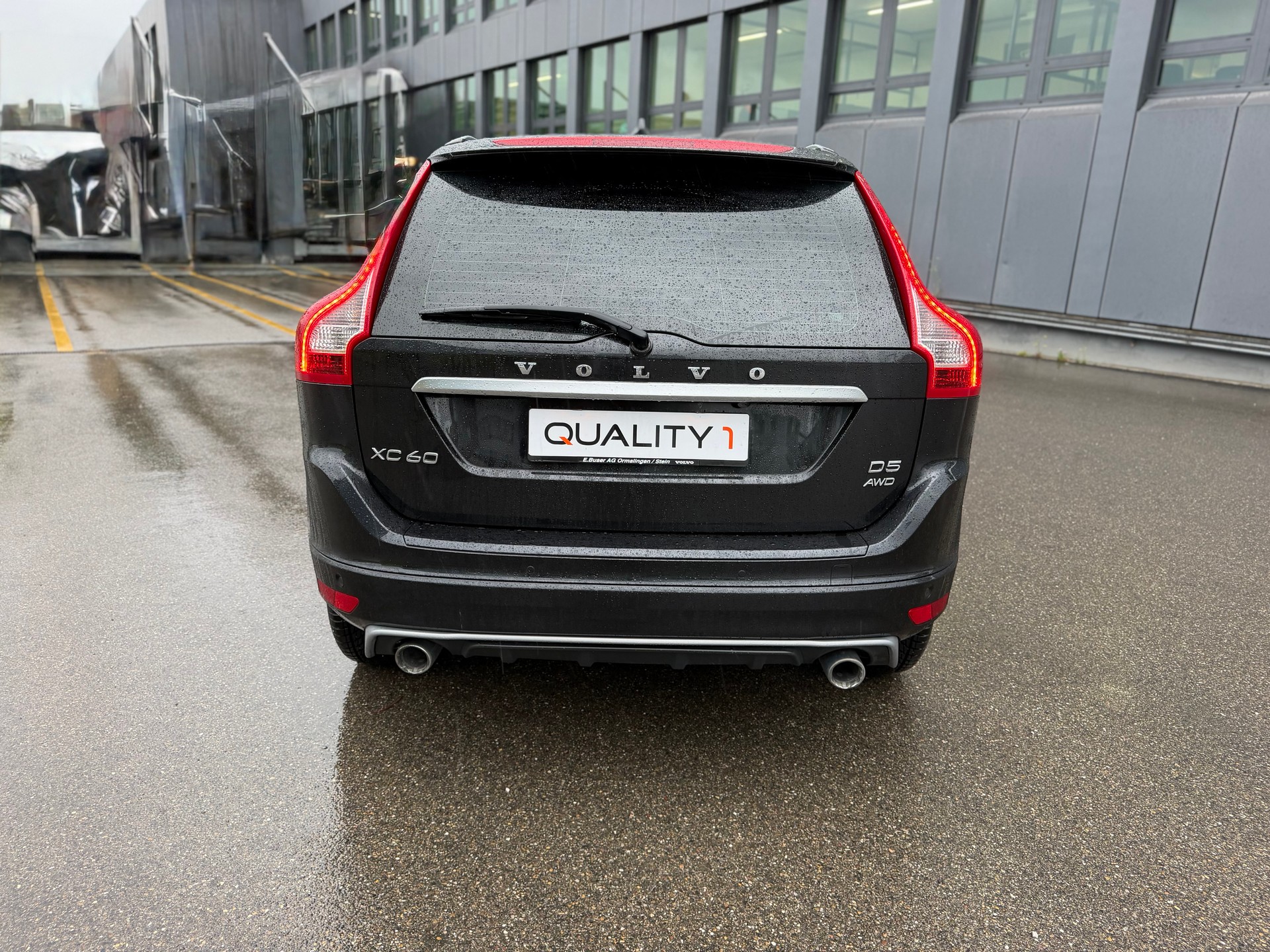 VOLVO XC60 D5 AWD Kinetic R-Design Geartronic-image-5