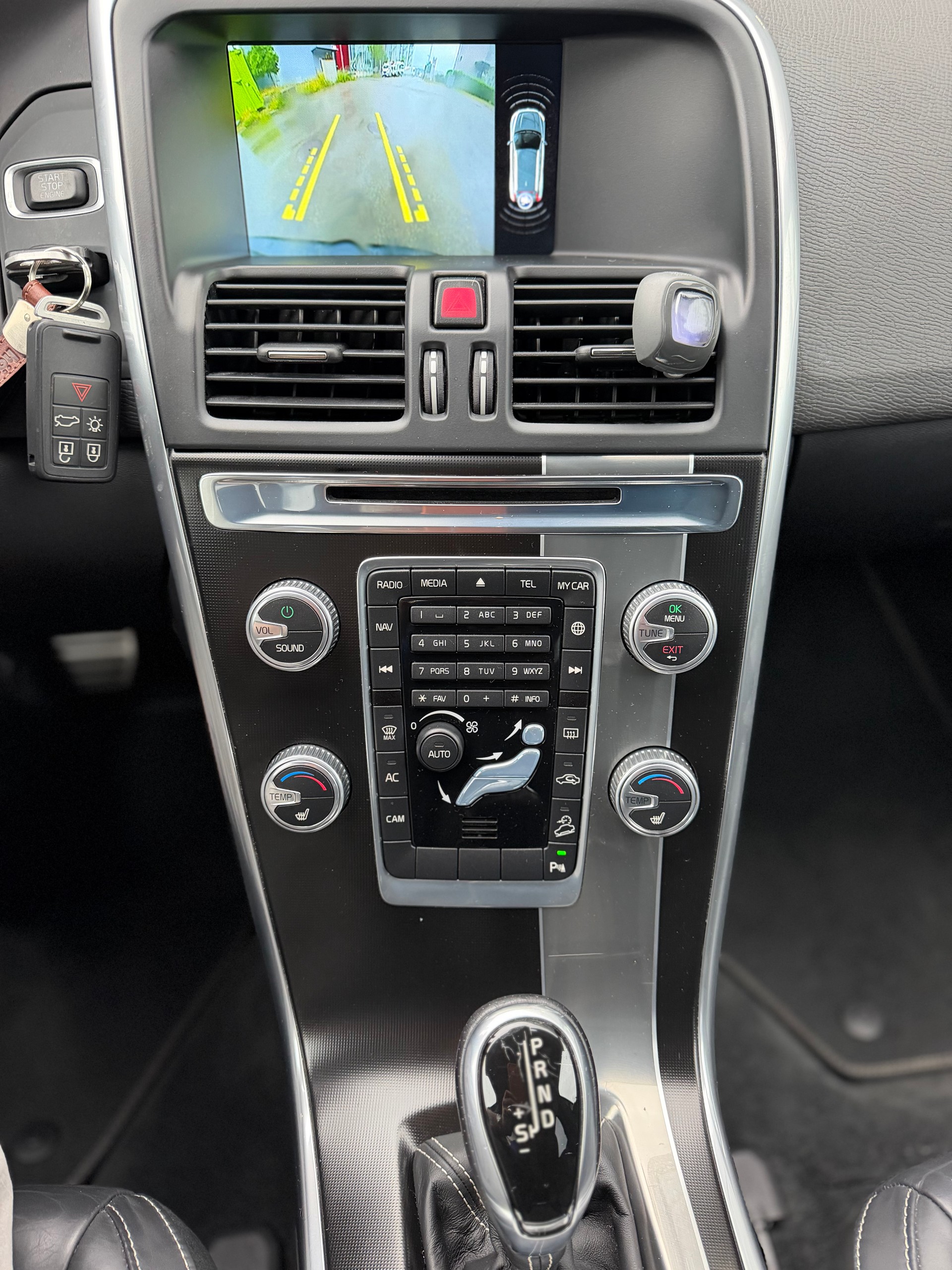 VOLVO XC60 D5 AWD Kinetic R-Design Geartronic-image-18