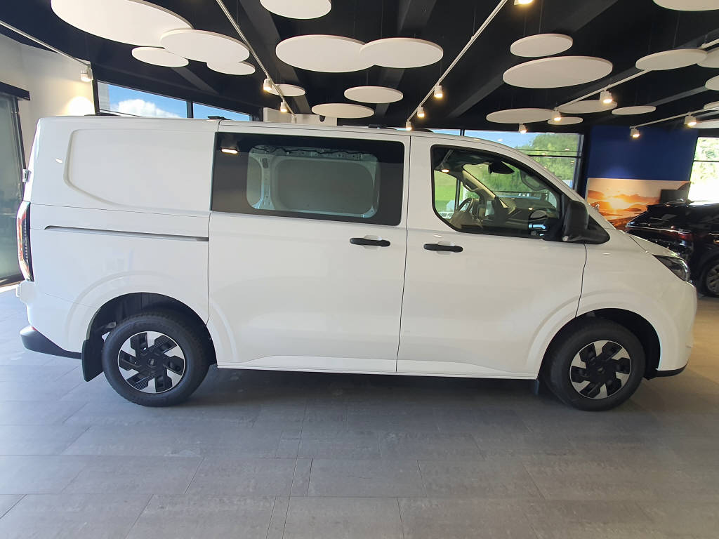 FORD E-Transit C Van 320 L1 Trend 4x4-showroom-element-3