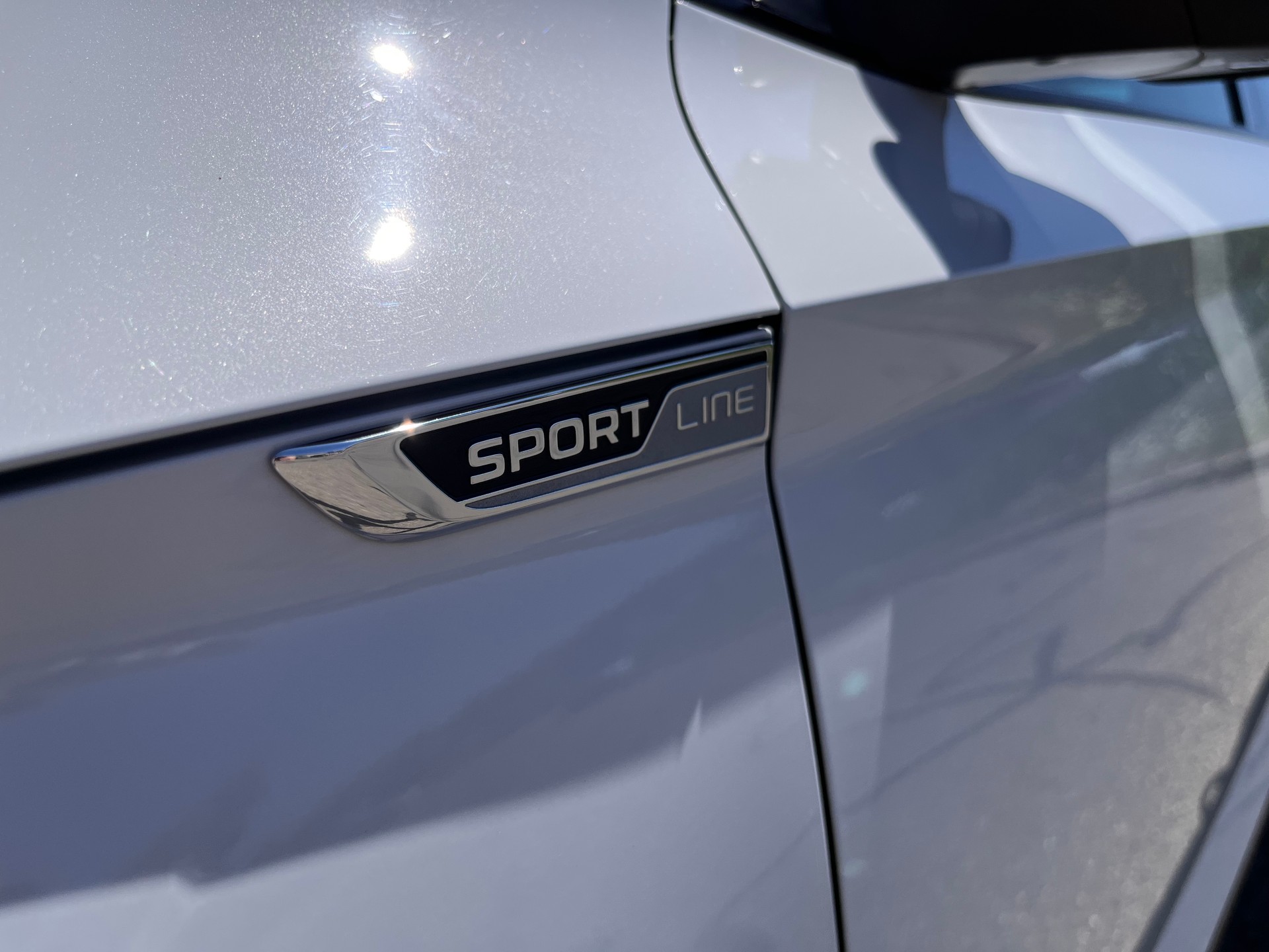 SKODA Superb Combi 2.0 TDi SportLine 4x4 DSG * PANORAMADACH - STANDHEIZUNG - PEARL WEISS - AHK 2200kg *-image-11