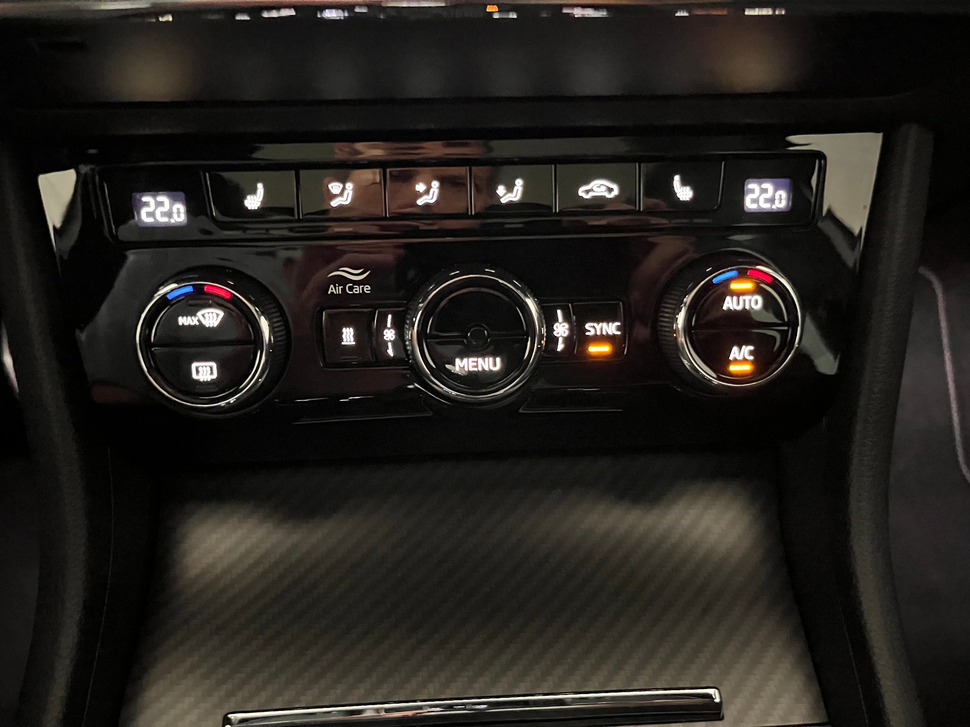 SKODA Superb Combi 2.0 TDi SportLine 4x4 DSG * PANORAMADACH - STANDHEIZUNG - PEARL WEISS - AHK 2200kg *-image-23