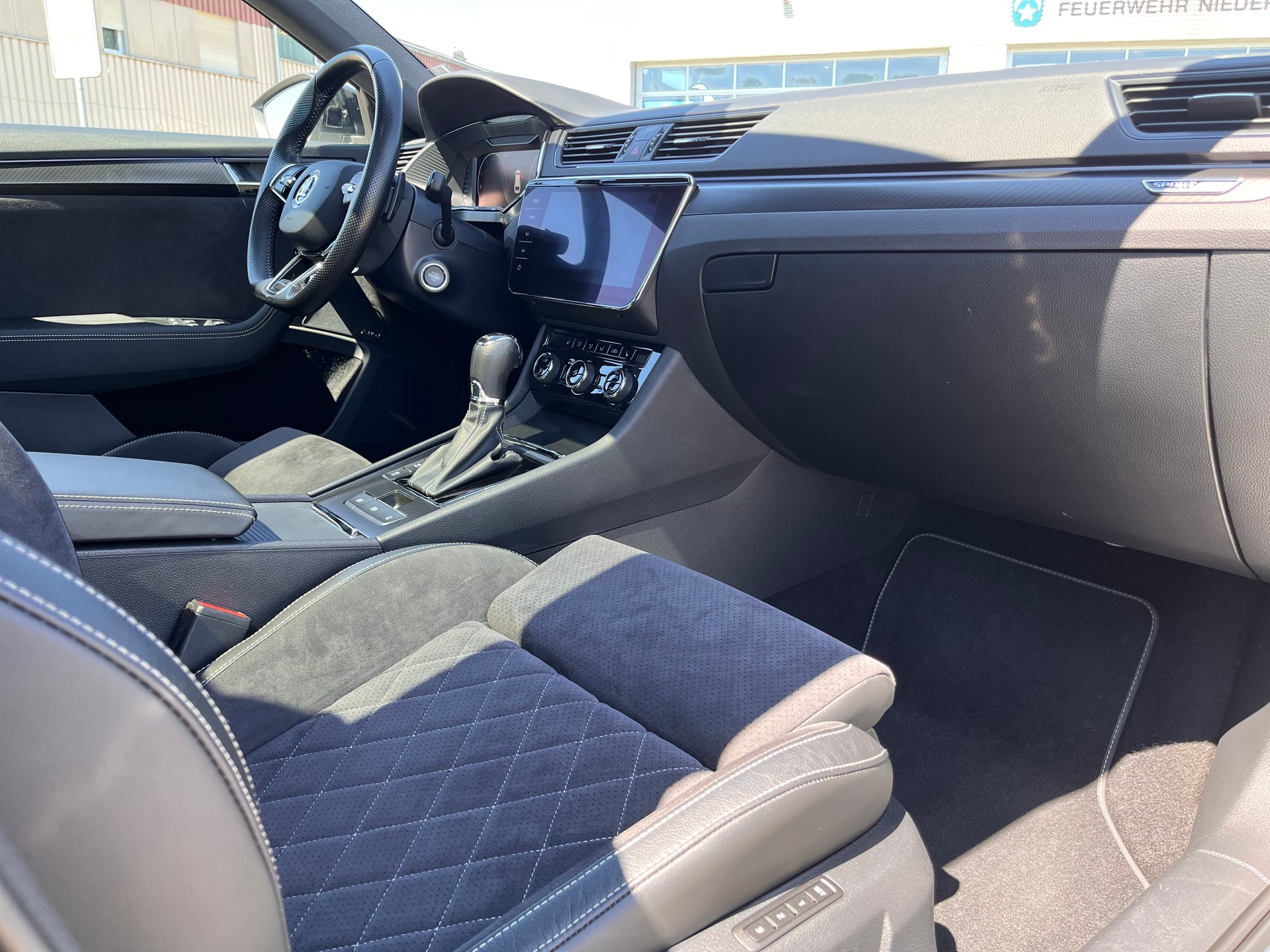 SKODA Superb Combi 2.0 TDi SportLine 4x4 DSG * PANORAMADACH - STANDHEIZUNG - PEARL WEISS - AHK 2200kg *-image-15