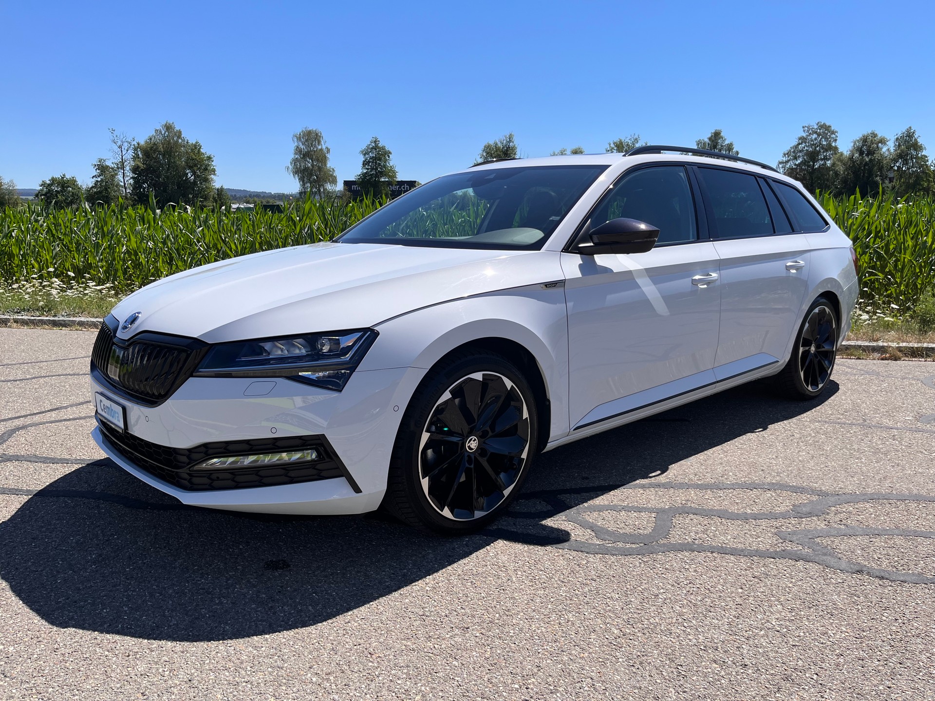 SKODA Superb Combi 2.0 TDi SportLine 4x4 DSG * PANORAMADACH - STANDHEIZUNG - PEARL WEISS - AHK 2200kg *-showroom-element-1