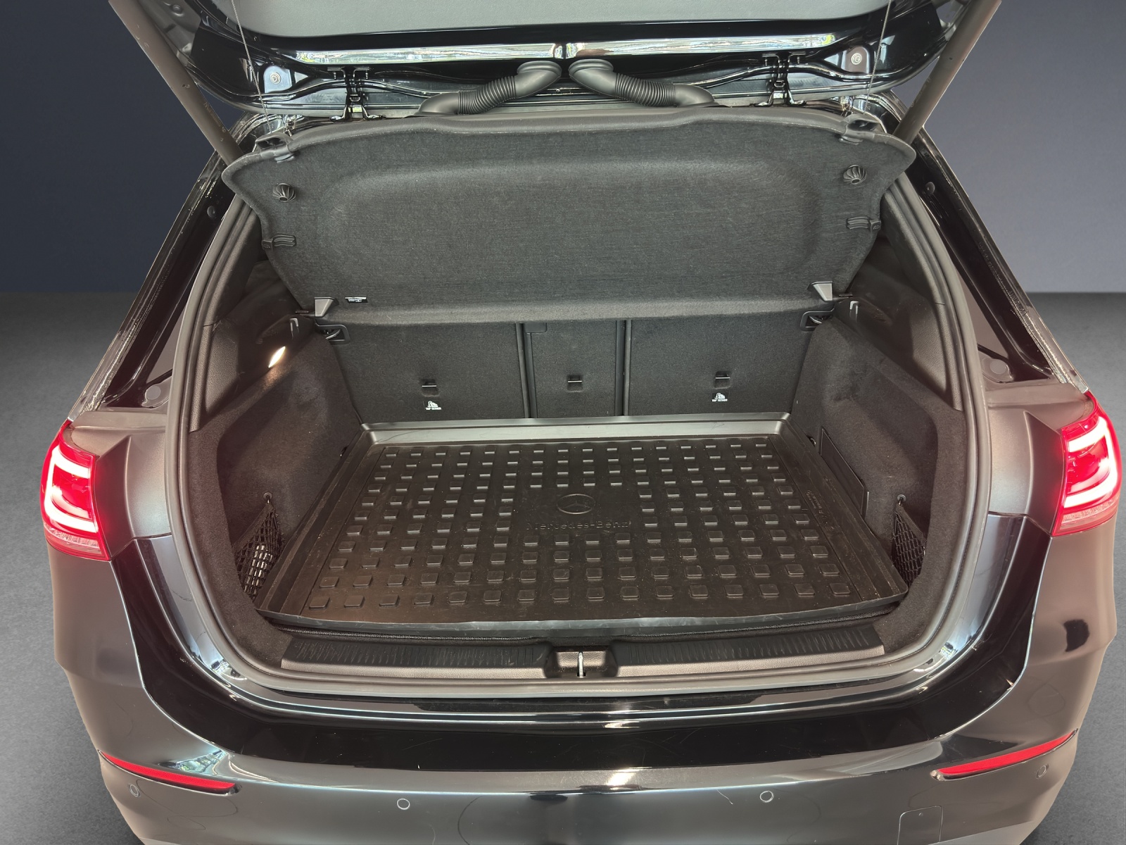 MERCEDES-BENZ B 250 4Matic AMG Line-image-13