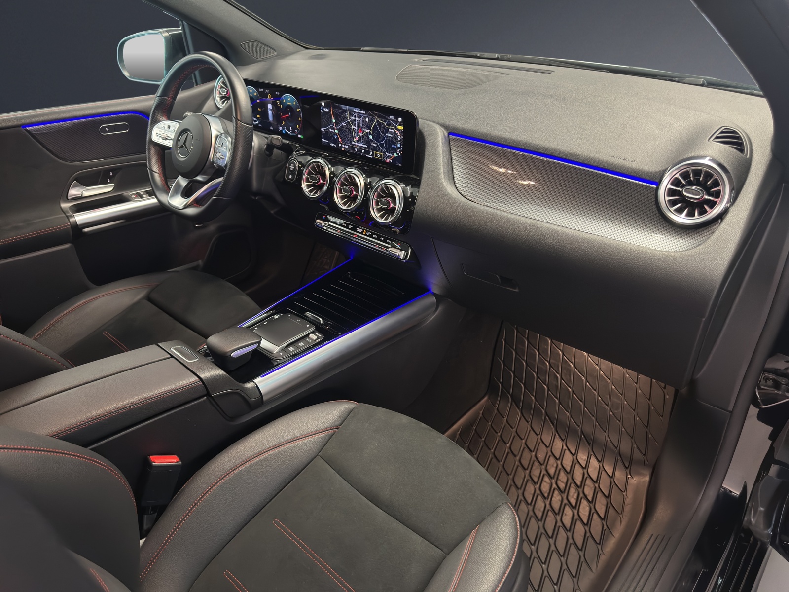 MERCEDES-BENZ B 250 4Matic AMG Line-image-6
