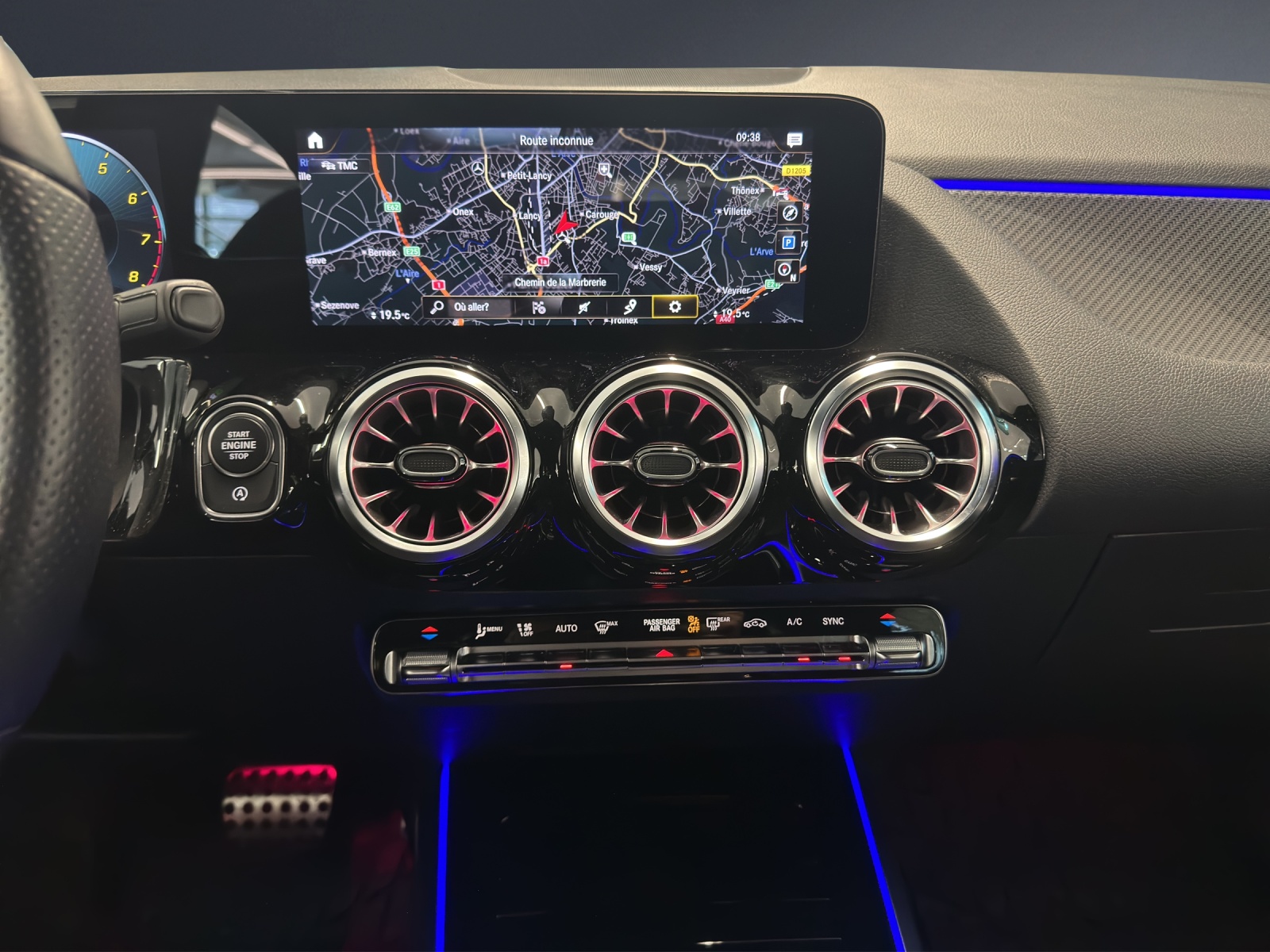 MERCEDES-BENZ B 250 4Matic AMG Line-image-9