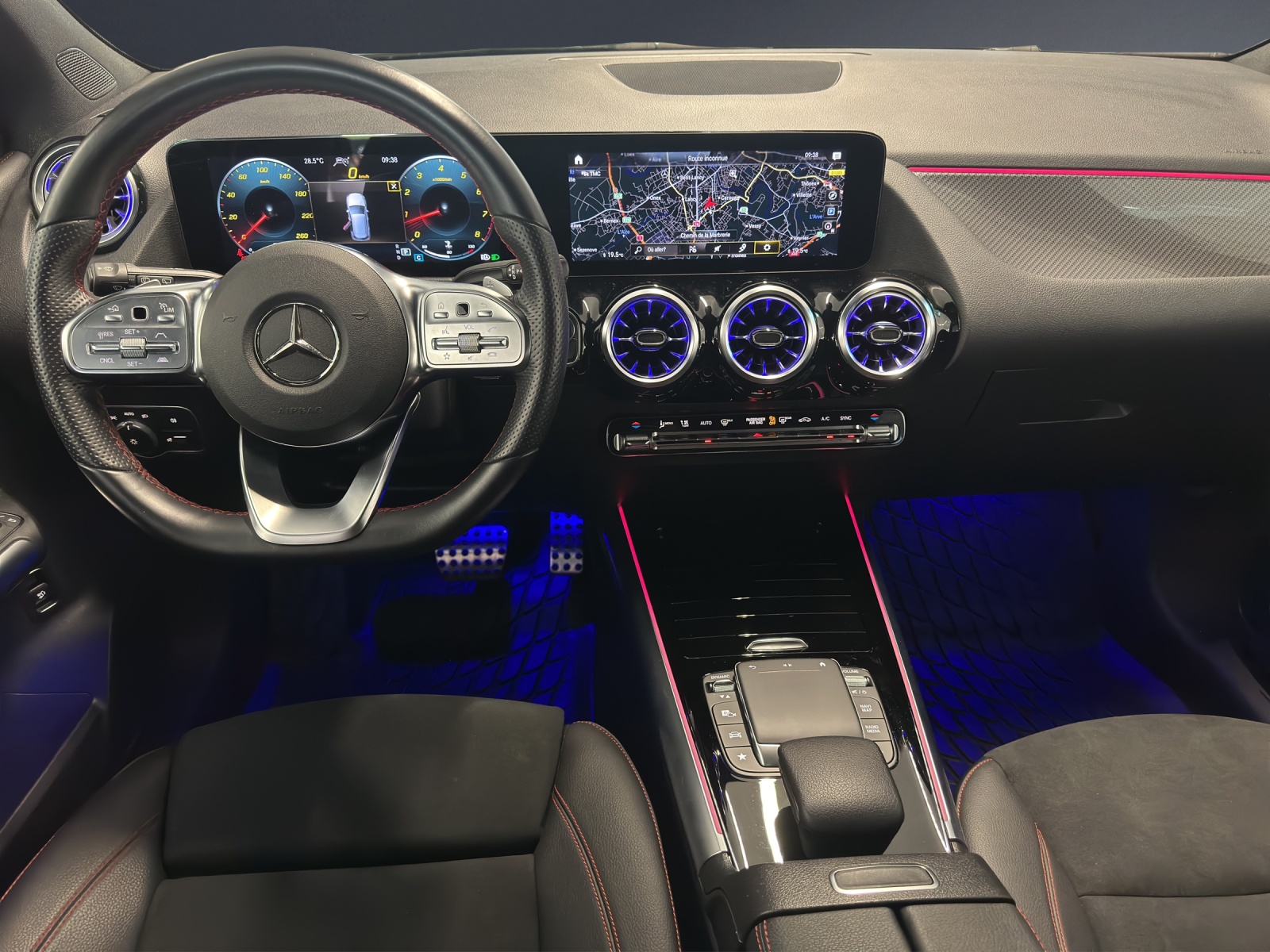 MERCEDES-BENZ B 250 4Matic AMG Line-image-7