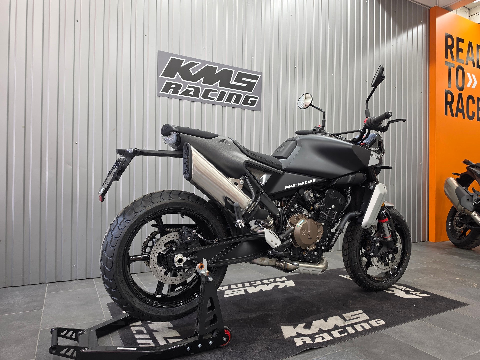 HUSQVARNA SVARTPILEN 801-image-1