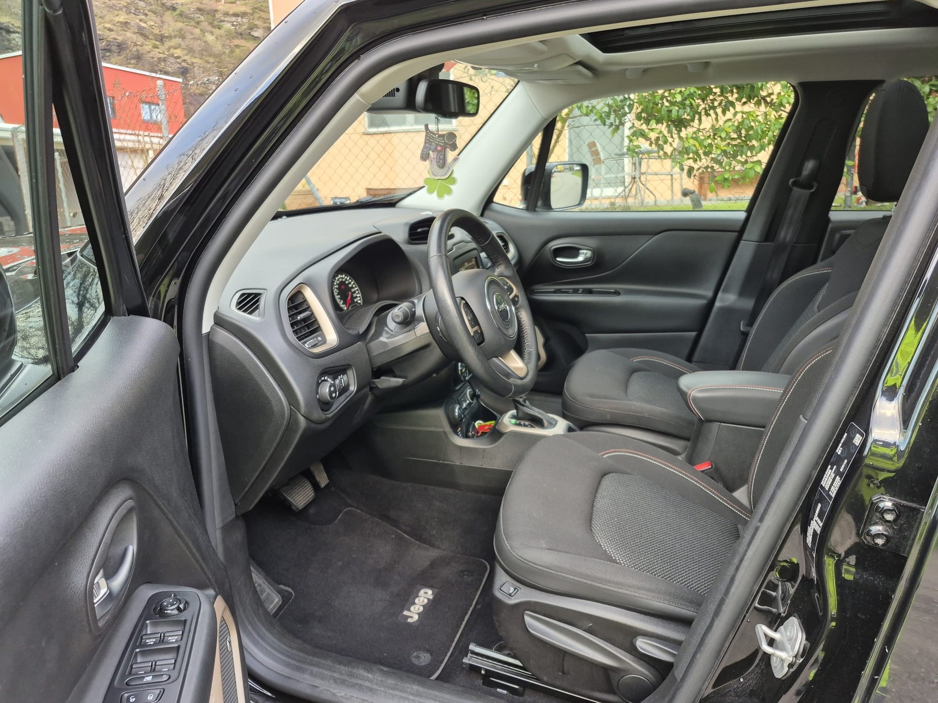 JEEP Renegade 2.0 CRD Limited AWD + Low Range 9ATX-image-9