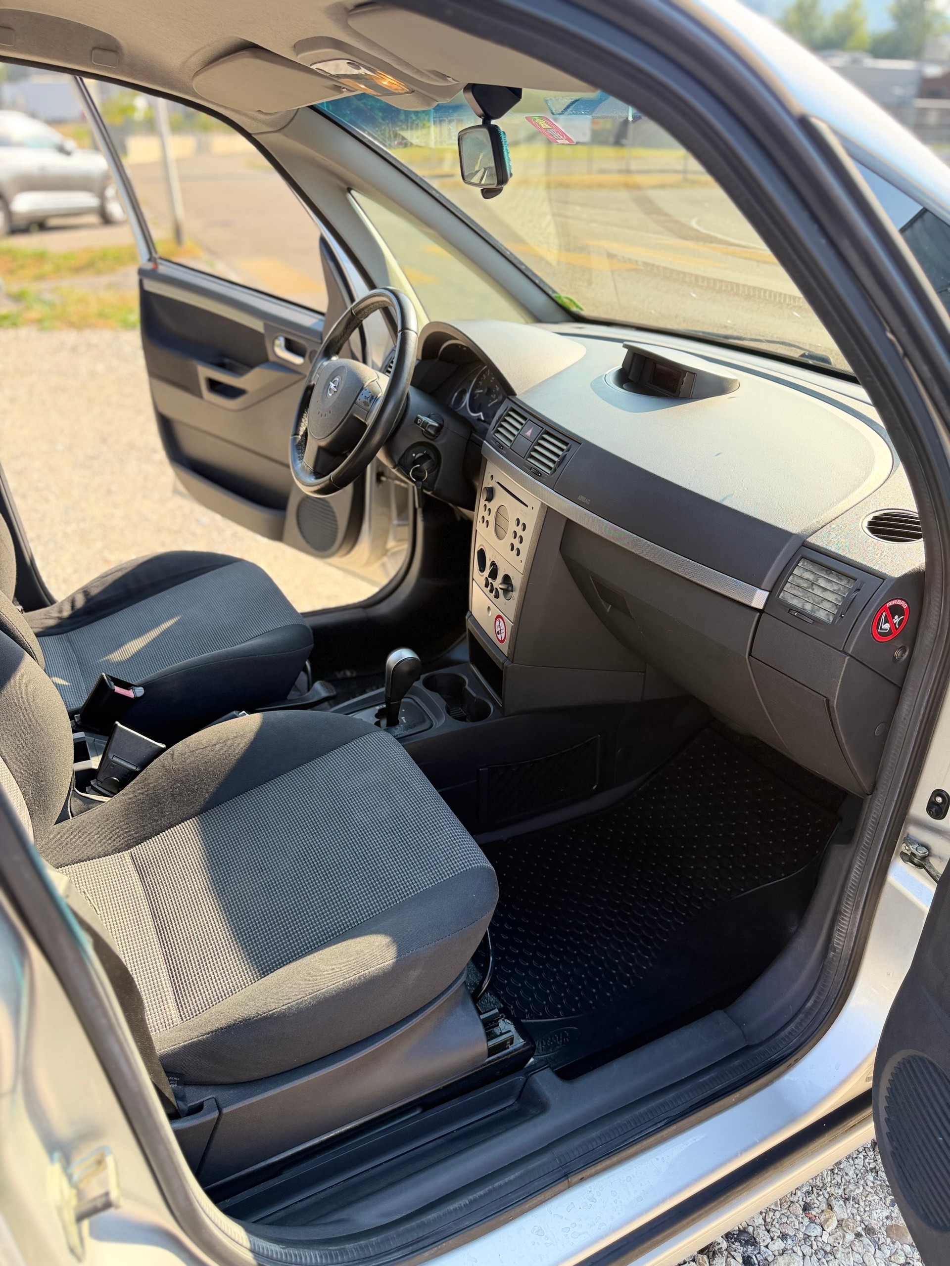 OPEL Meriva 1.8i 16V Essentia Automat-image-12
