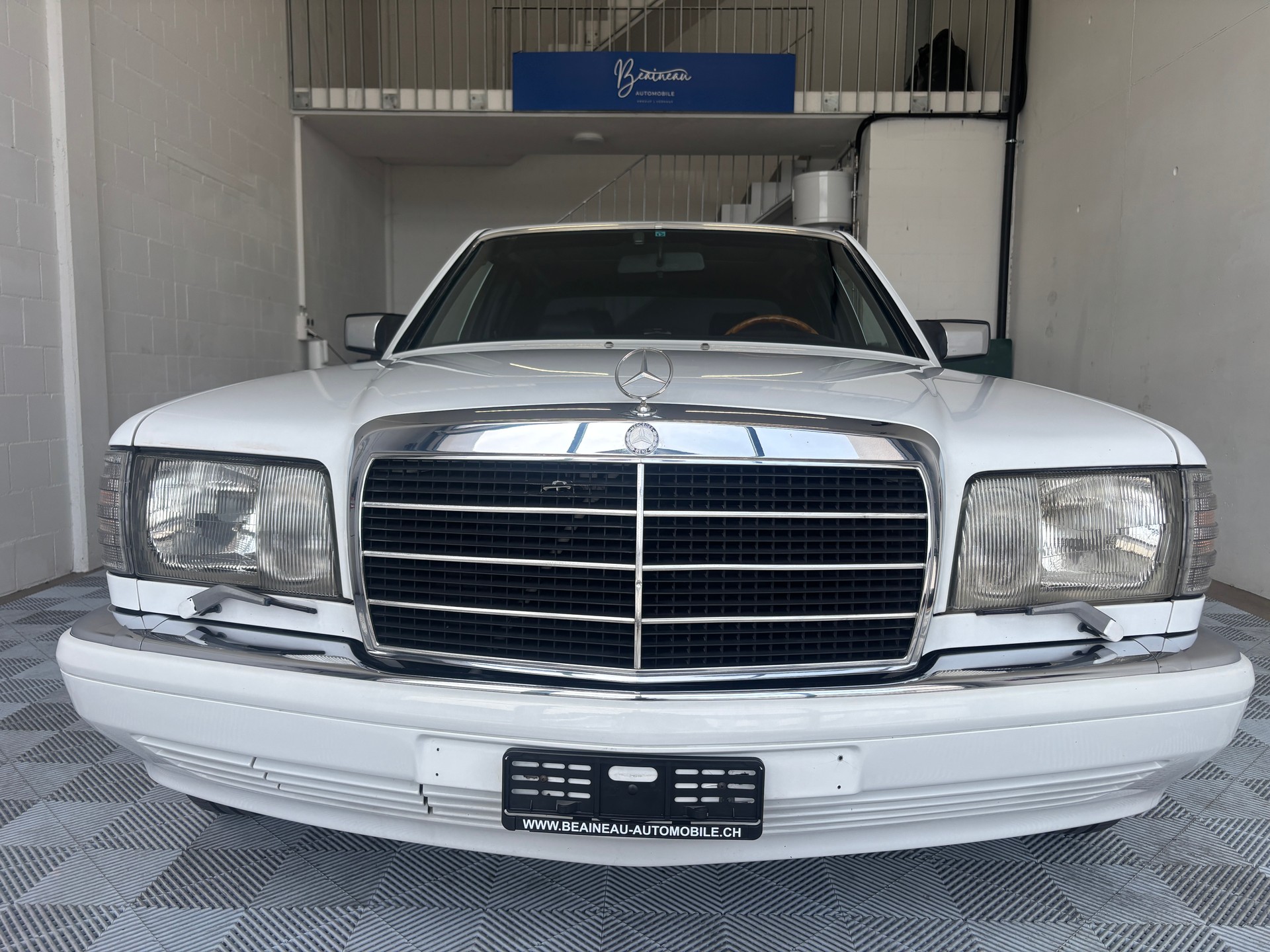 MERCEDES-BENZ 560 SEL-image-1