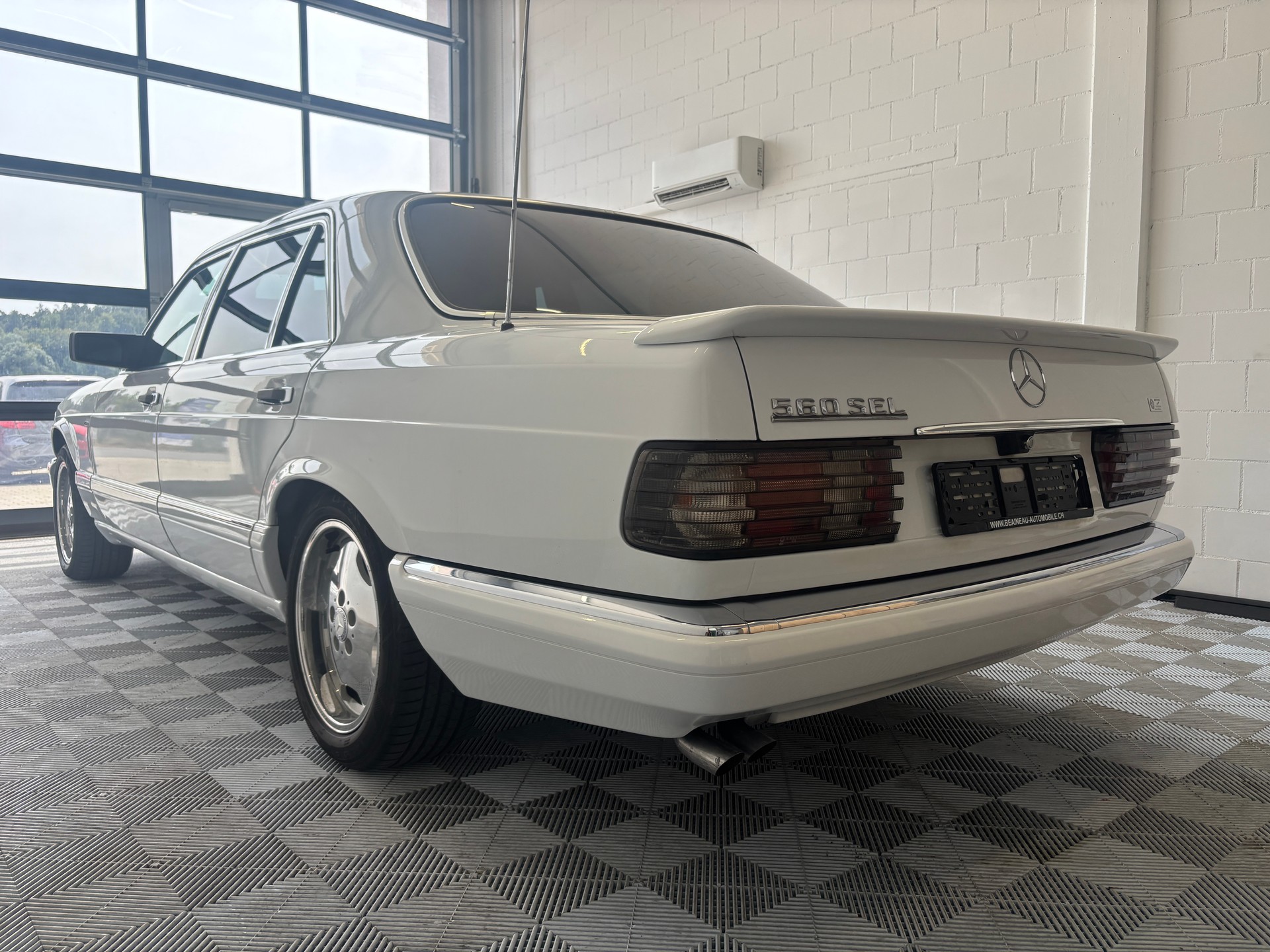 MERCEDES-BENZ 560 SEL-image-4