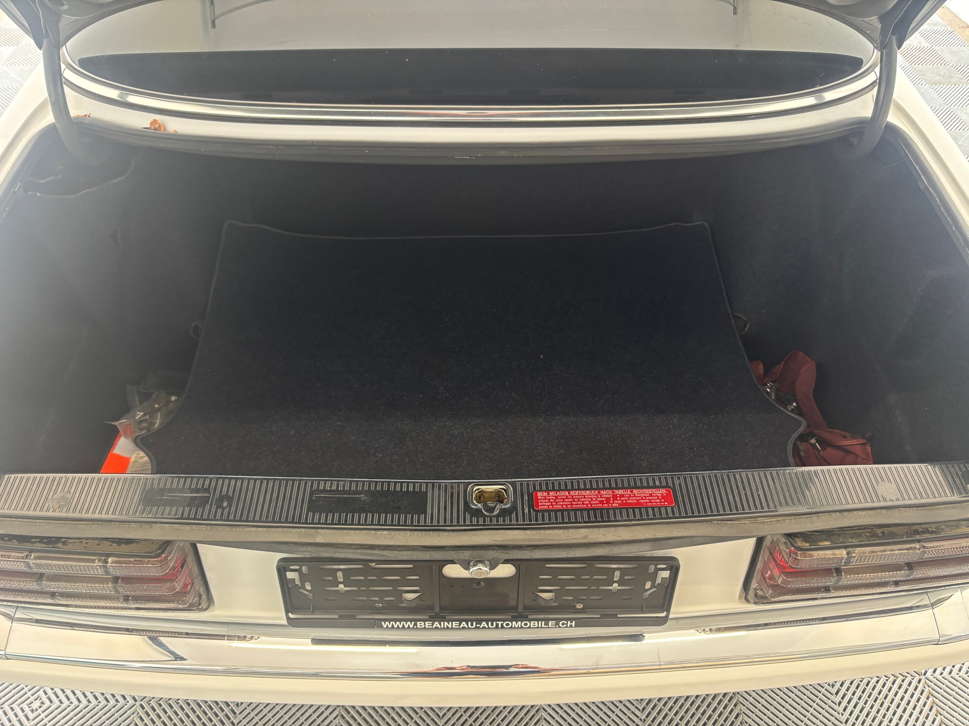 MERCEDES-BENZ 560 SEL-image-11