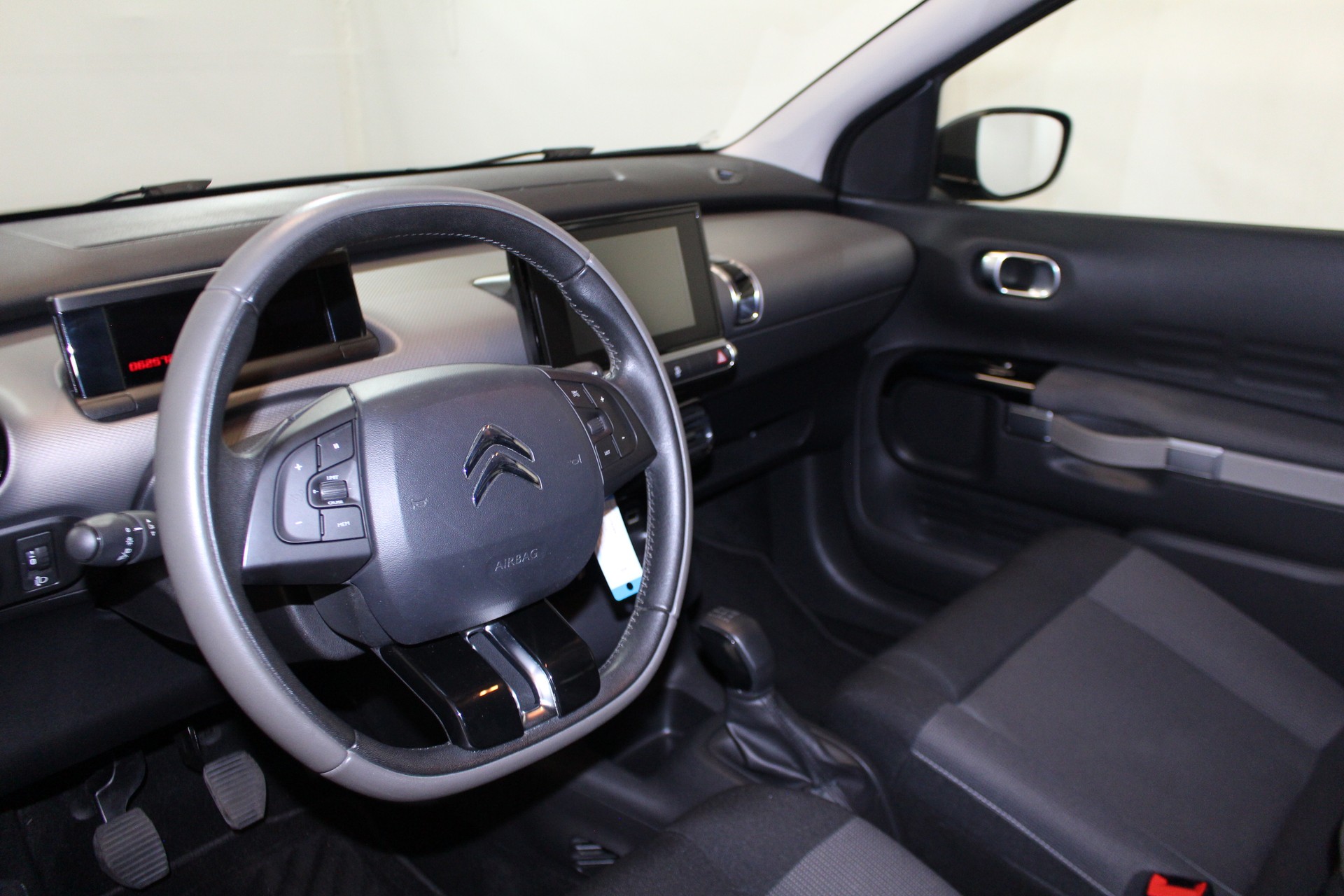 CITROEN C4 Cactus 1.2 PureTech Feel-image-11