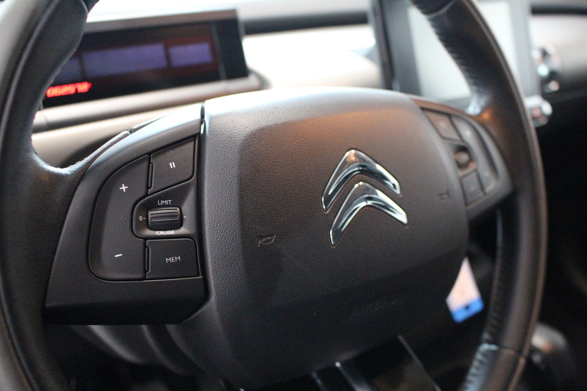 CITROEN C4 Cactus 1.2 PureTech Feel-image-13