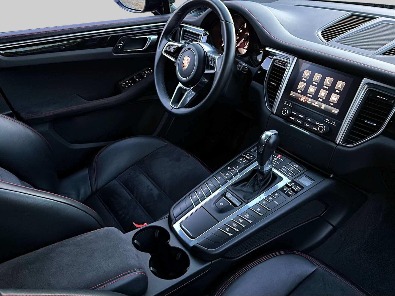 PORSCHE Macan GTS PDK-image-14