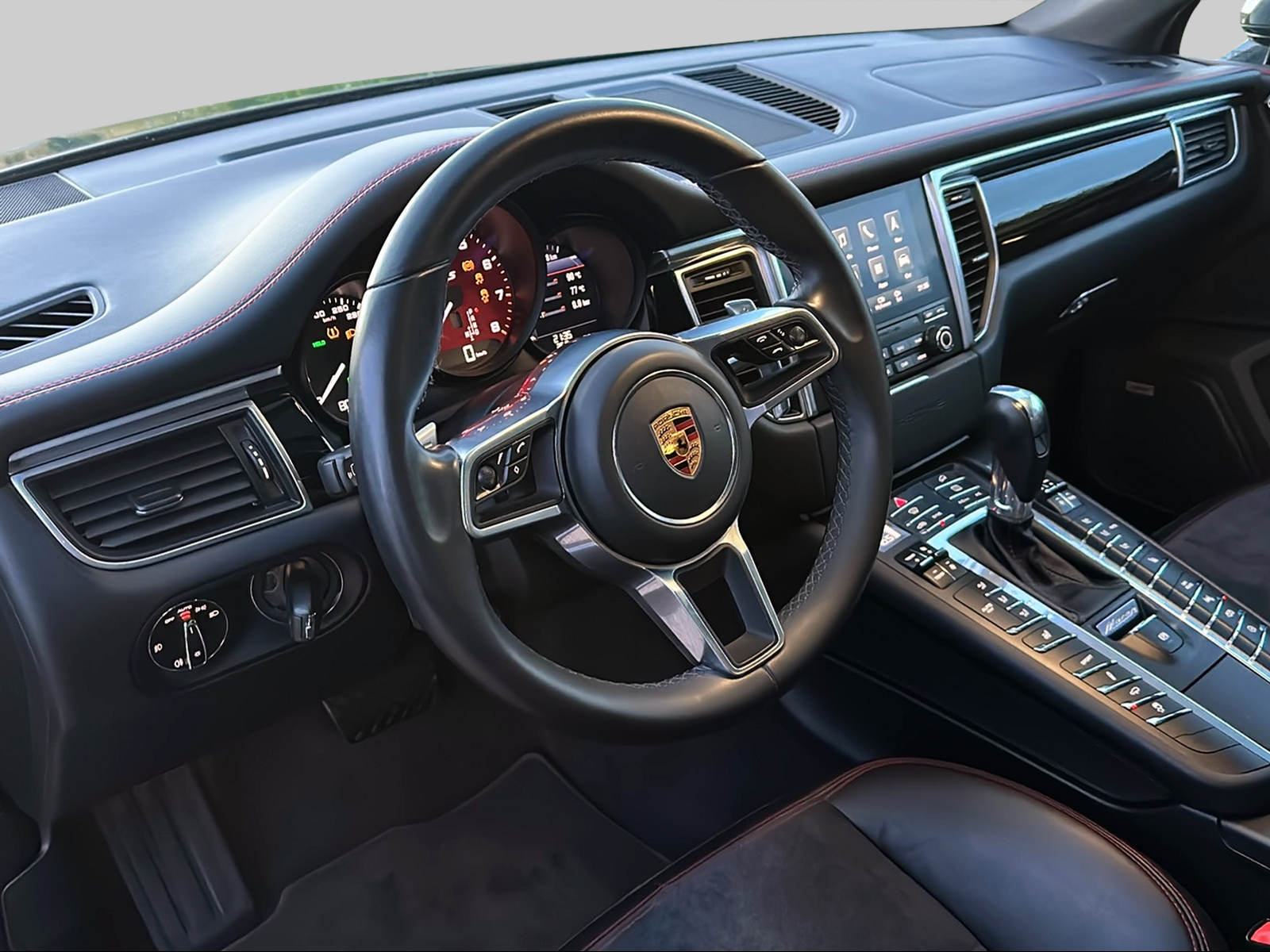 PORSCHE Macan GTS PDK-image-11
