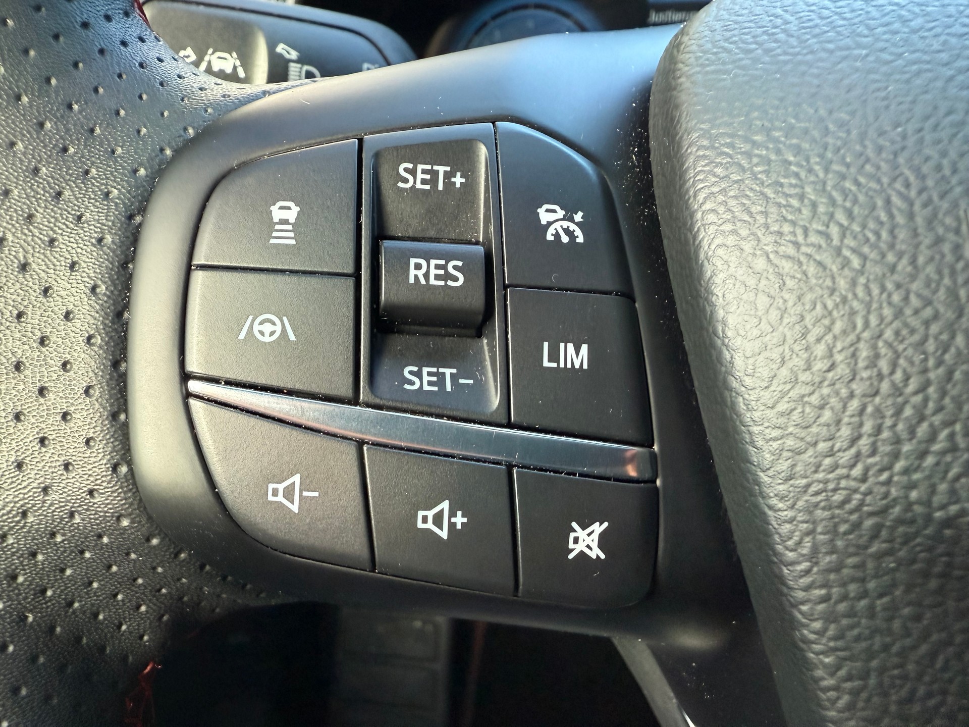 FORD Focus Station Wagon 1.0i EcoB Hybrid 155 ST-Line X-image-16