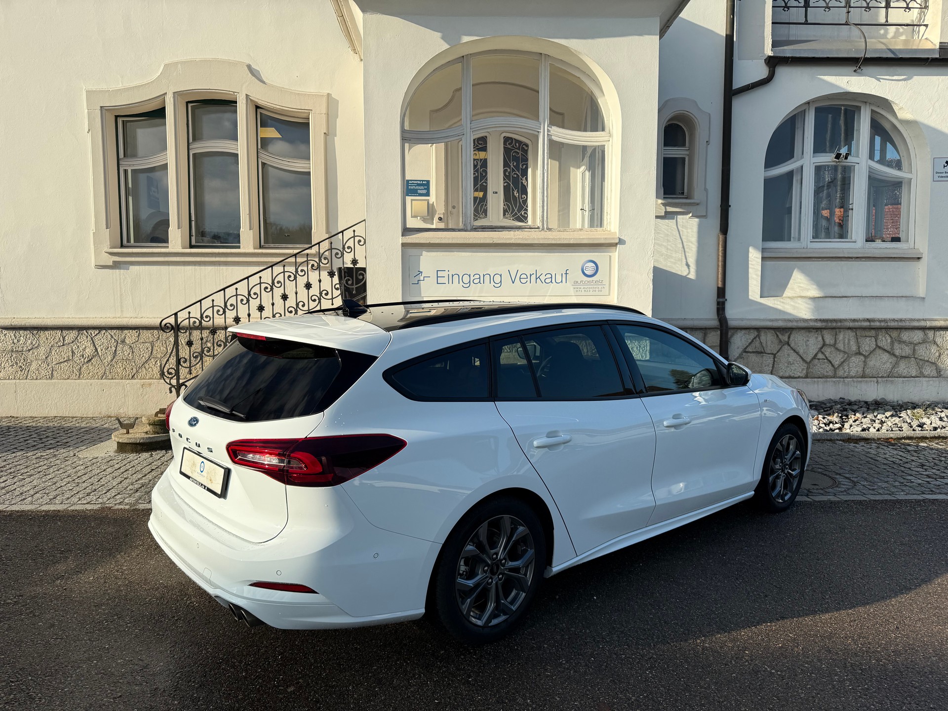 FORD Focus Station Wagon 1.0i EcoB Hybrid 155 ST-Line X-showroom-element-3