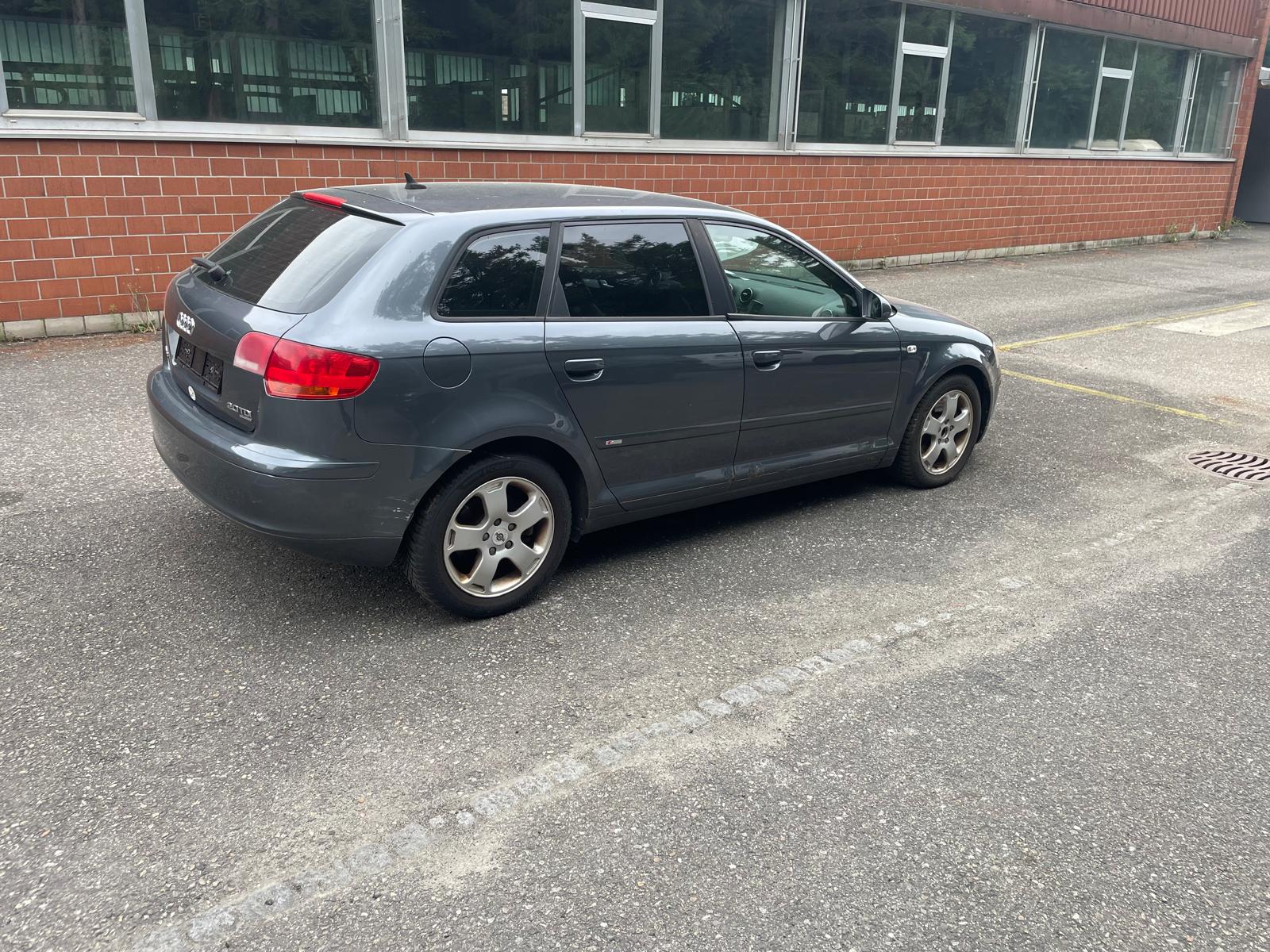 AUDI A3 Sportback 2.0 TDI Attraction quattro-image-6